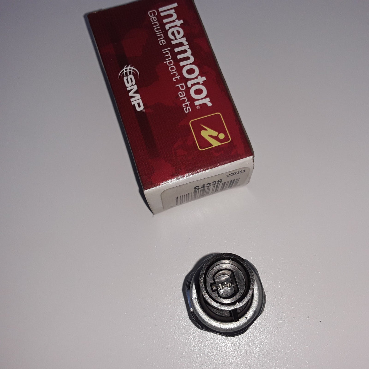 Engine Oil Pressure Switch Fits Suzuki Reno Verona Forenza (2004 2005 2006-2008)
