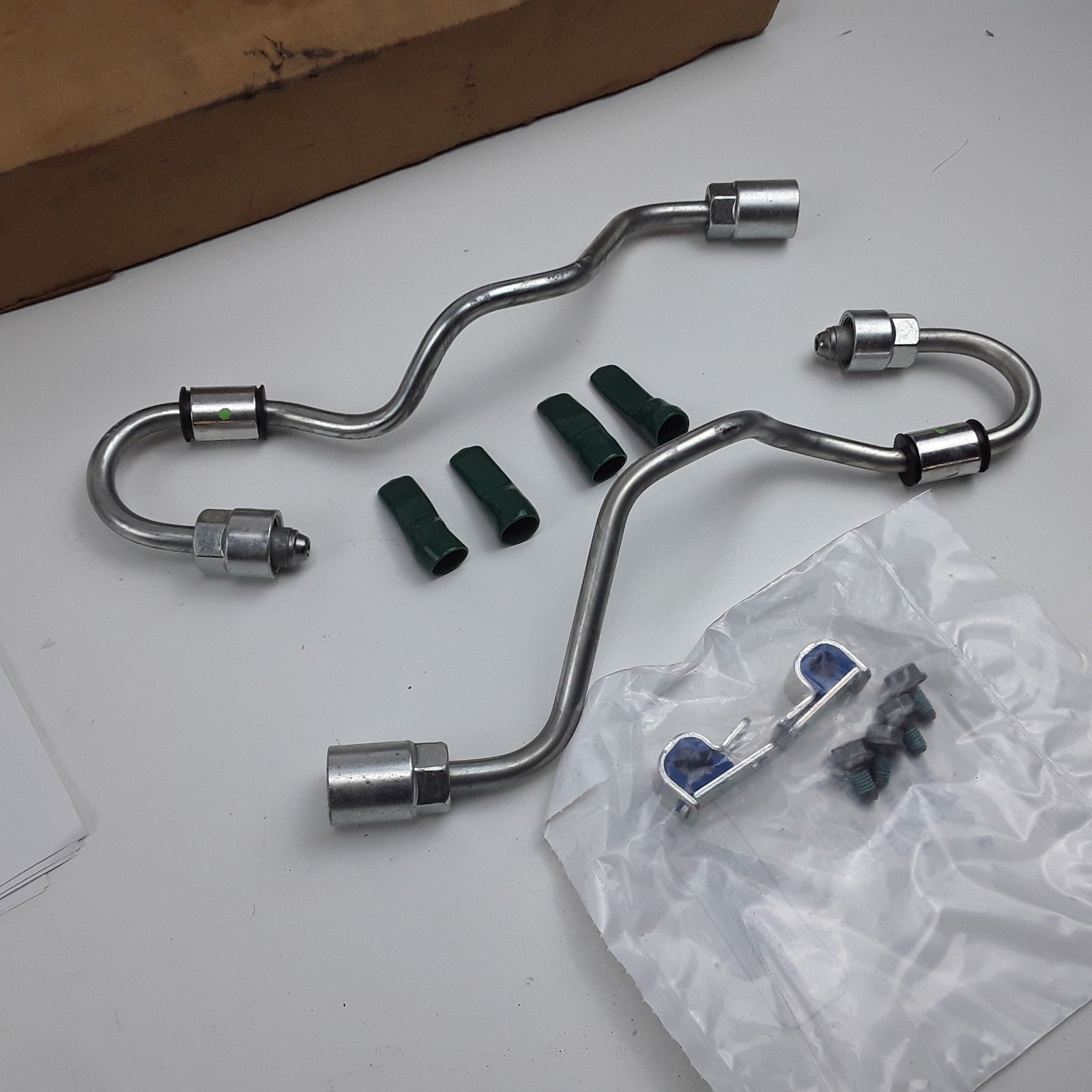 18SP725-GHG17 High Pressure Two-Filter Fuel Feed Lines For KM63 GEN2 DD13