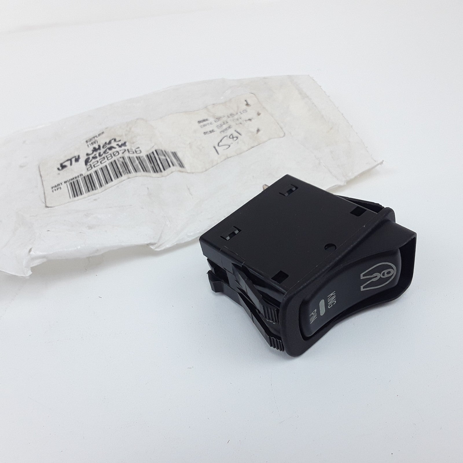 Volvo 82280766 Diff Lock Dash Dashboard Center Console Switch Fits Mack GU813