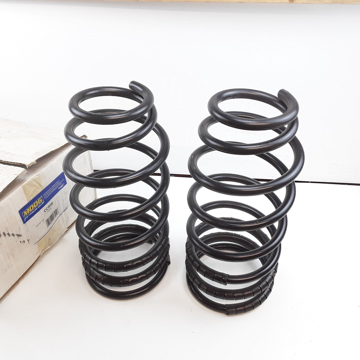 MOOG CC858 Front Coil Spring Set Fits Ford Taurus Mercury Sable (1986 1987-1995)