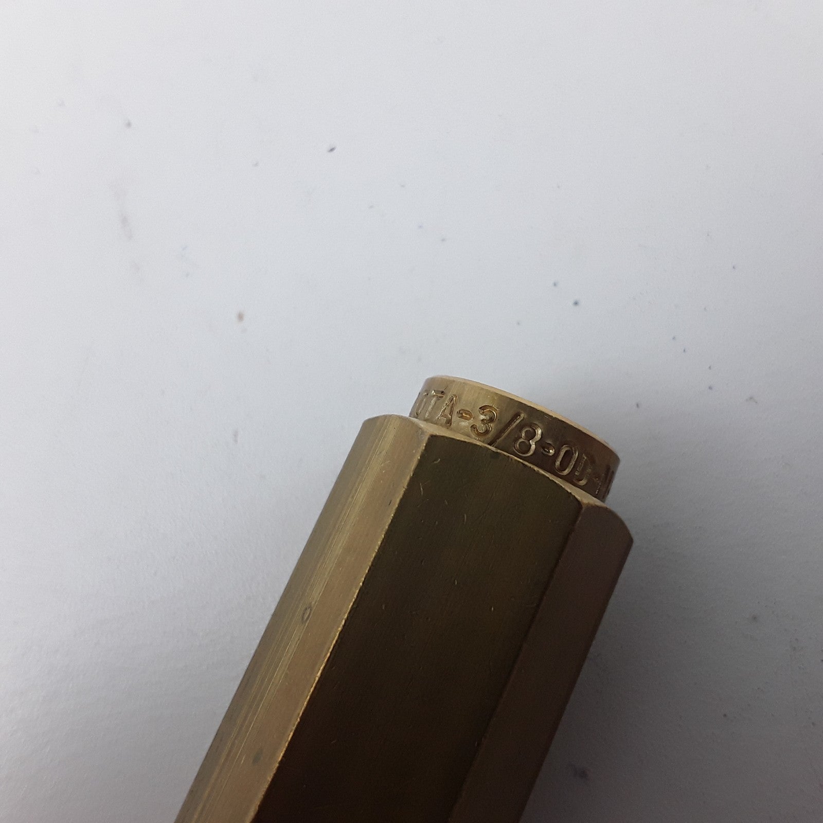 Brass PLC Bulkhead Fitting 8079640 For Volvo VNL 670 Gen 2 Models Series