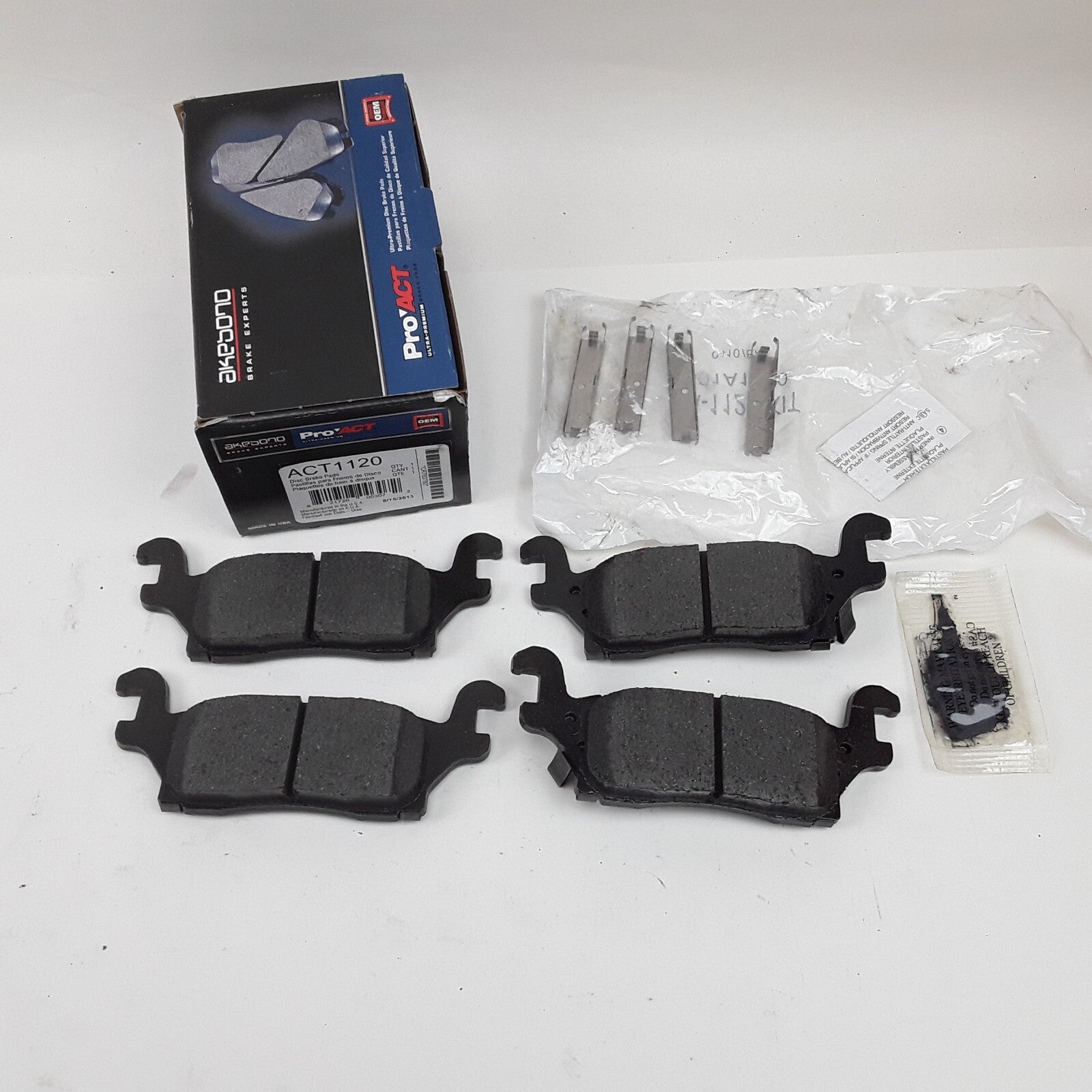 Akebono ACT1120 Rear Disc Brake Pad Set Fits Hummer H3T H3 2006 2007 2008-2010