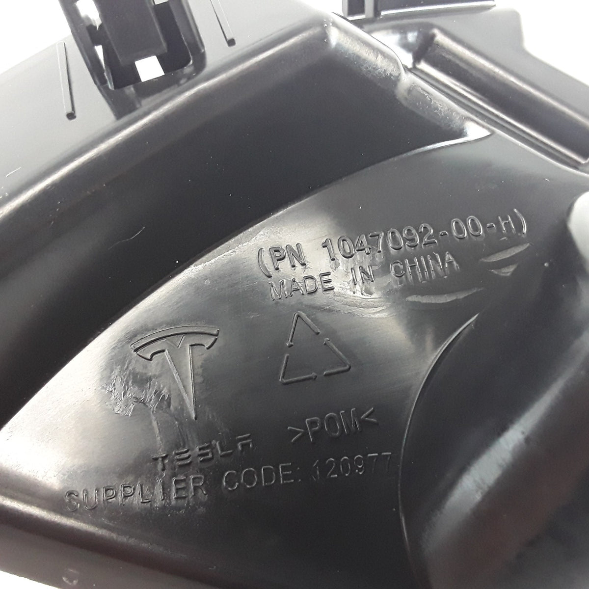 Model X 2015-2021 LH Front Fascia Fender Bracket 1047092-00-H Genuine OEM