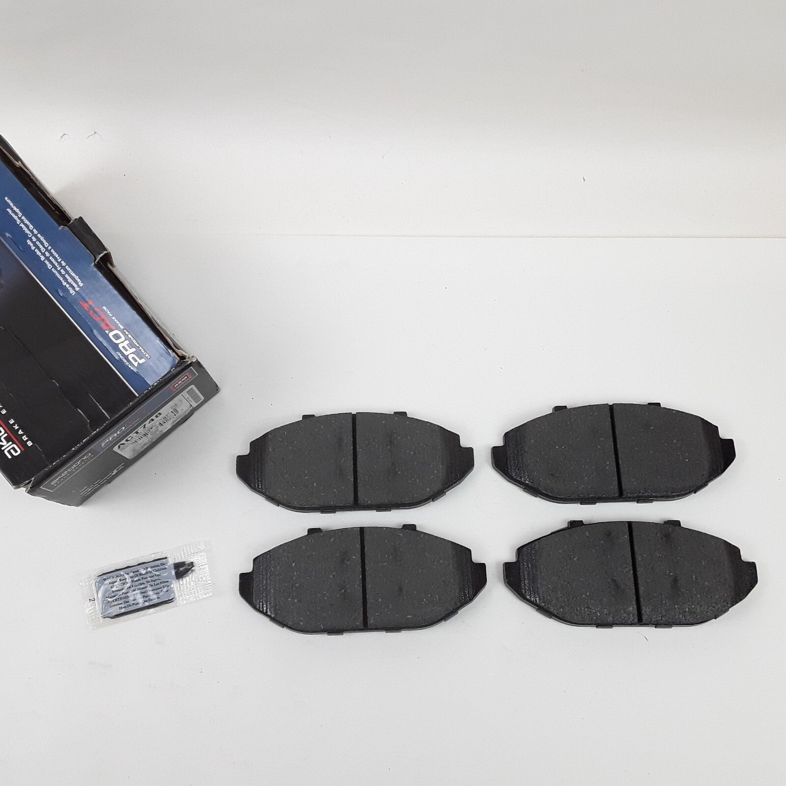 Akebono ACT748 Front Disc Brake Pad Set Fits Lincoln Mercury Ford 1998-2002