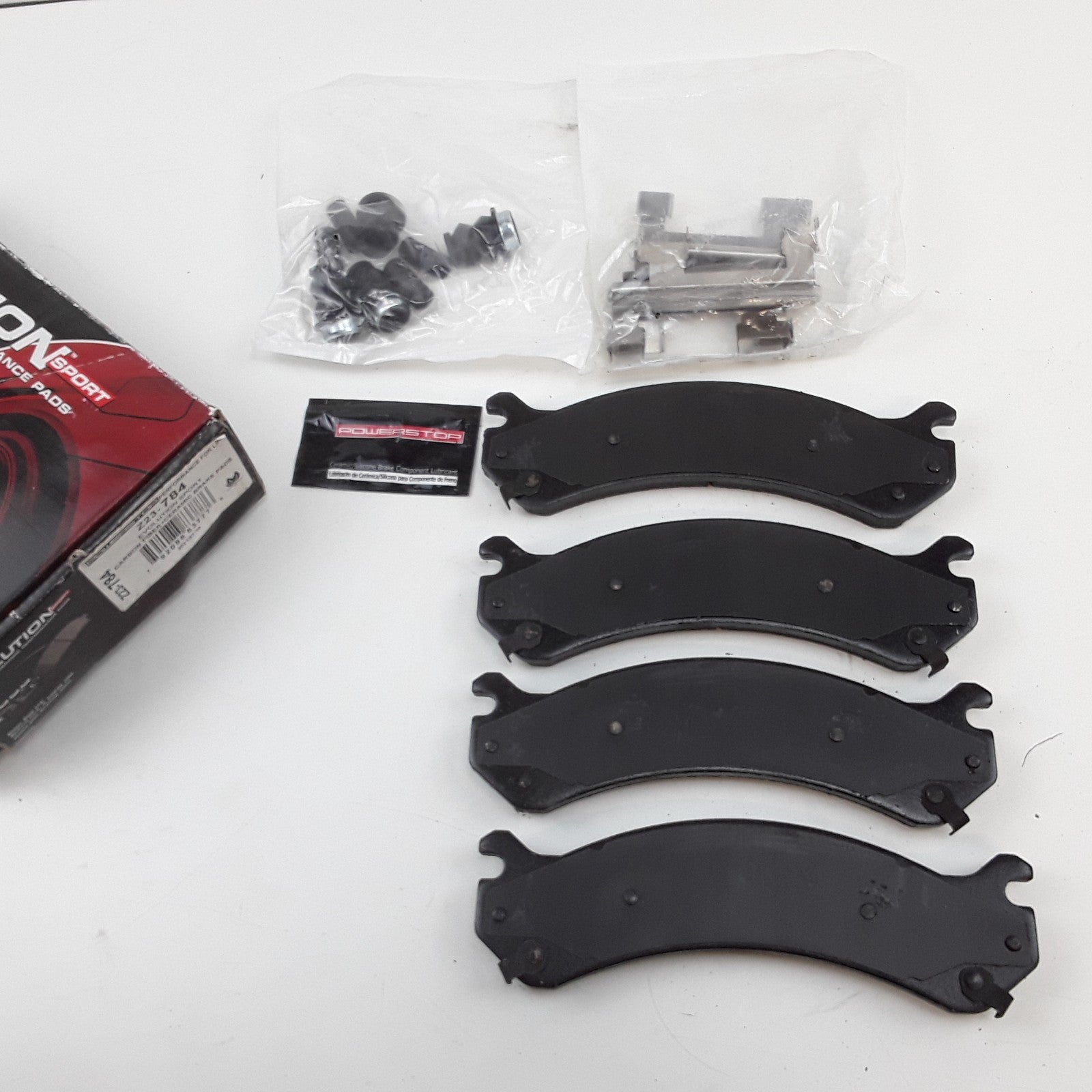 Front Disc Brake Pad Set Fits Cadillac Chevrolet GMC Hummer 1999 2000 2001-2020