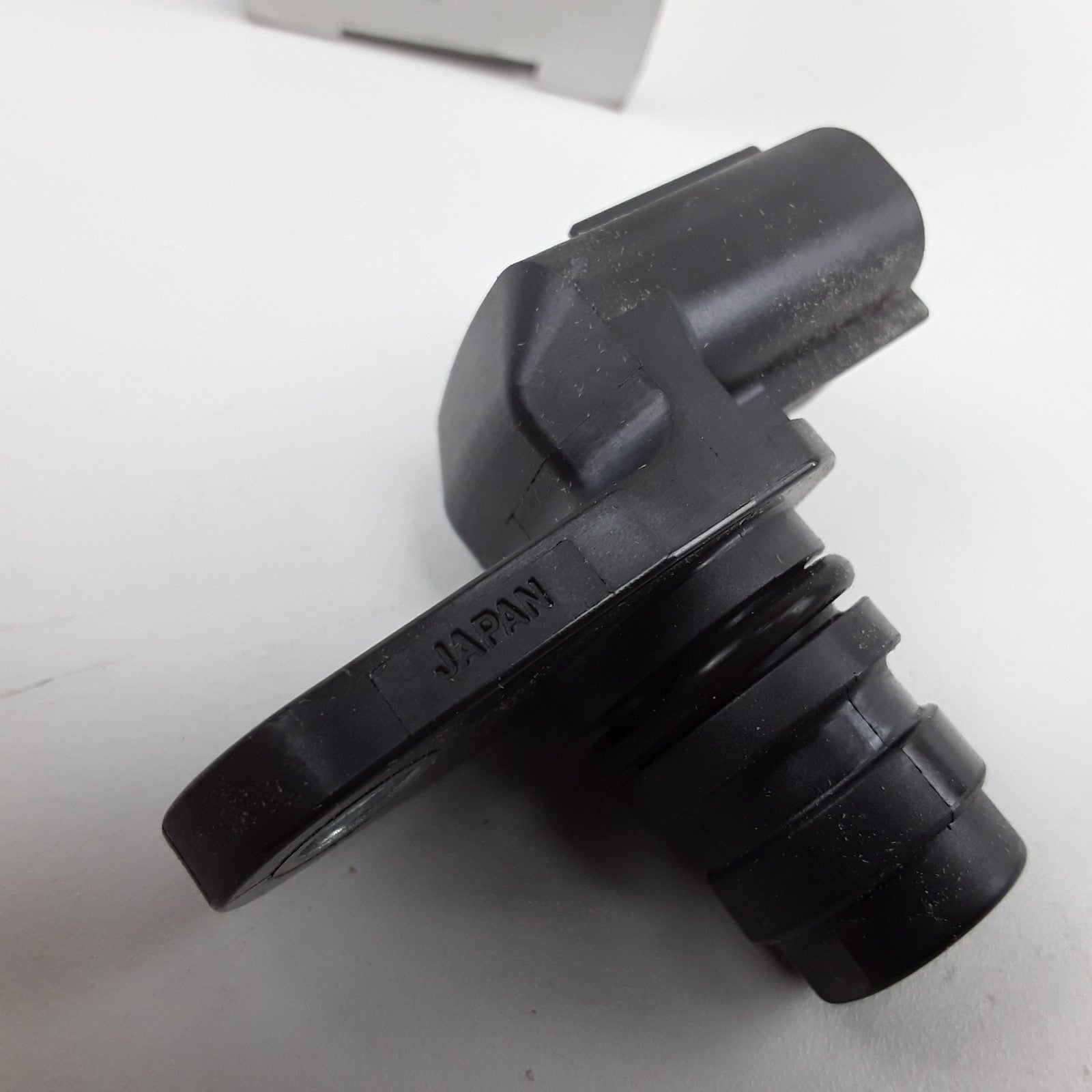 Carquest CSA2082 Camshaft Position Sensor For Isuzu Rodeo Axiom (2002 2003 2004)