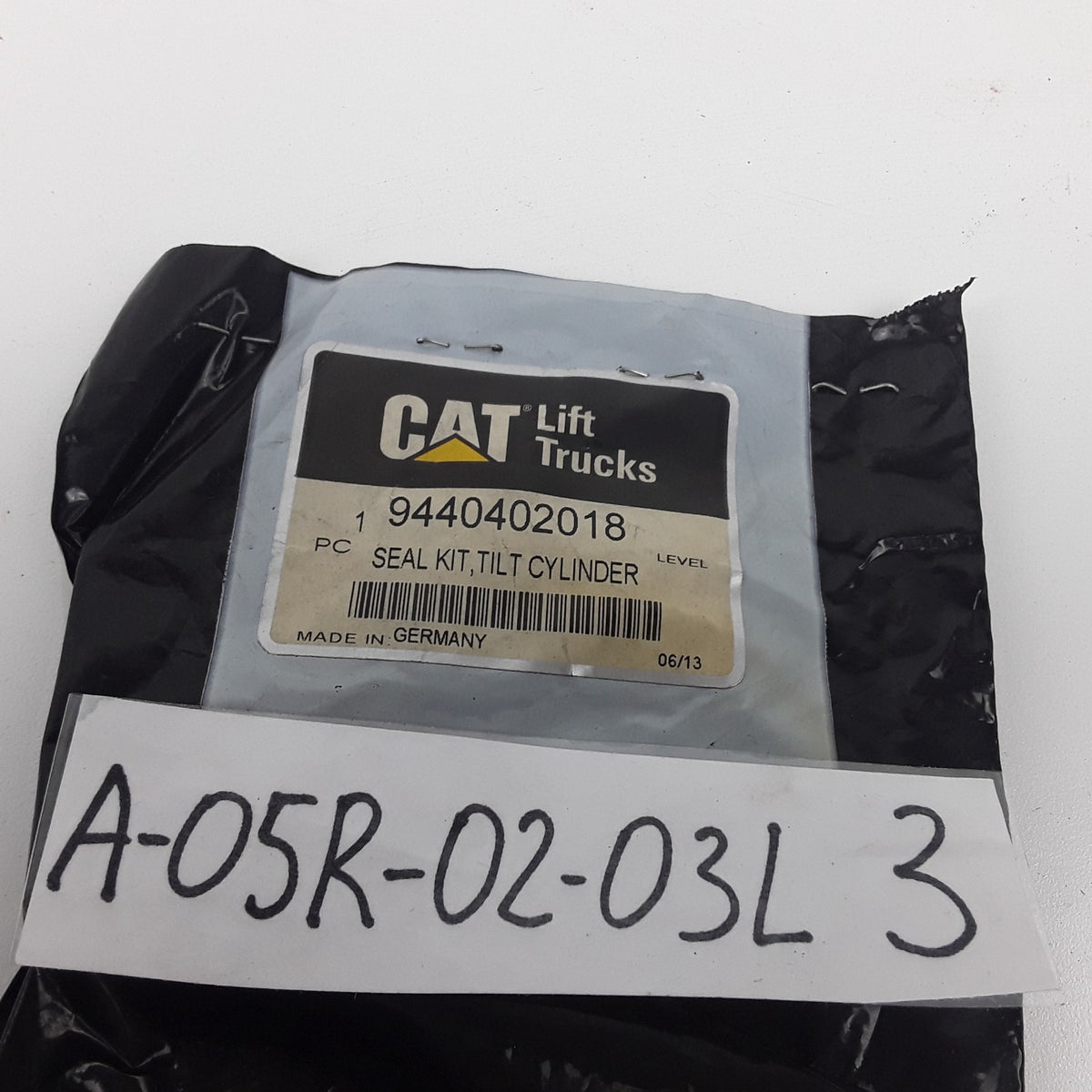 Seal Kit for Tilt Cylinder fits Mitsubishi, Cat, Caterpillar Forklift 9440402018