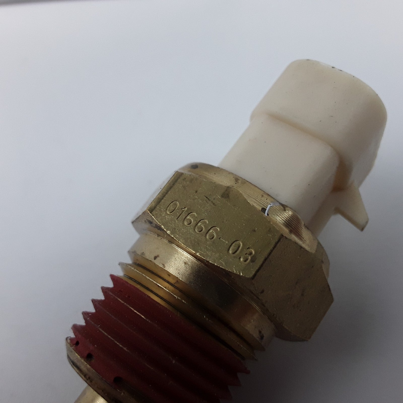 Volvo 8073906 Engine Oil Temperature Sensor For Mack Volvo Trucks