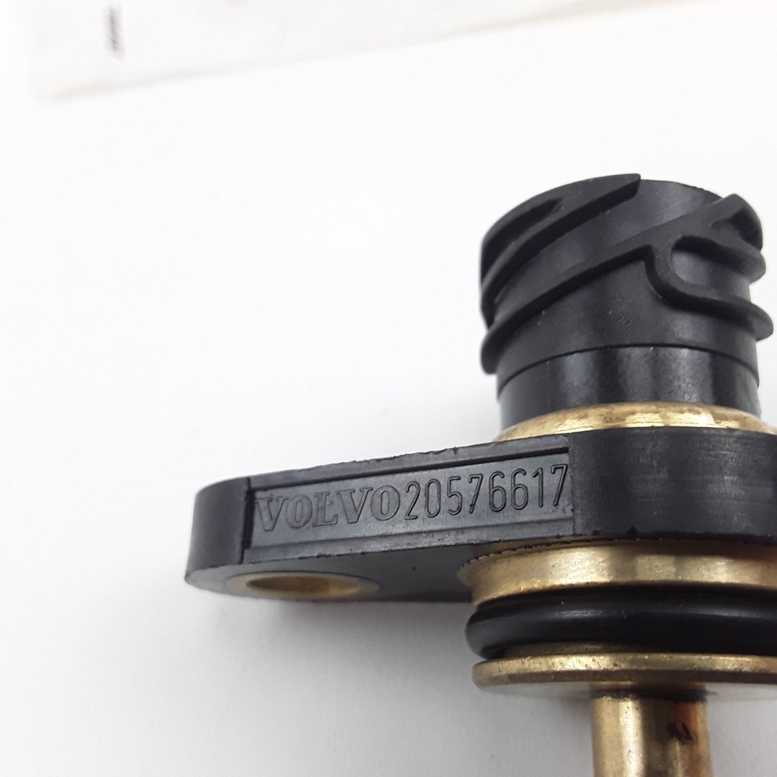 Genuine Volvo 20576617 Engine Coolant Temperature Sensor For Volvo Mack Trucks