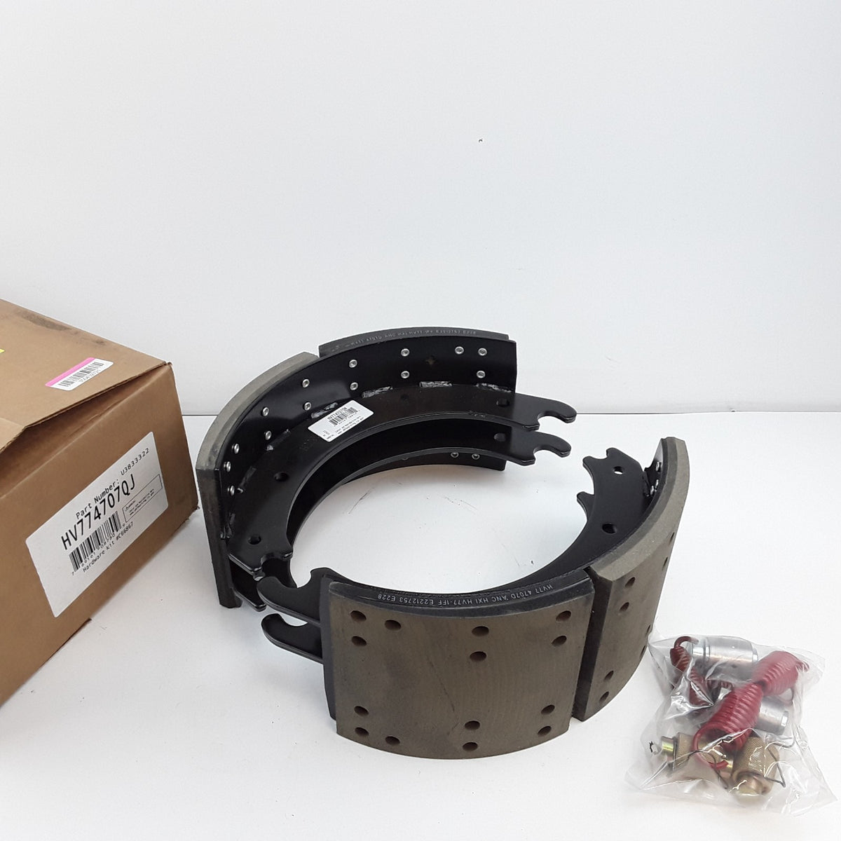 Haldex HV774707QJ Drum Brake Shoe and Hardware Kit For 16-1/2" Meritor Q Plus