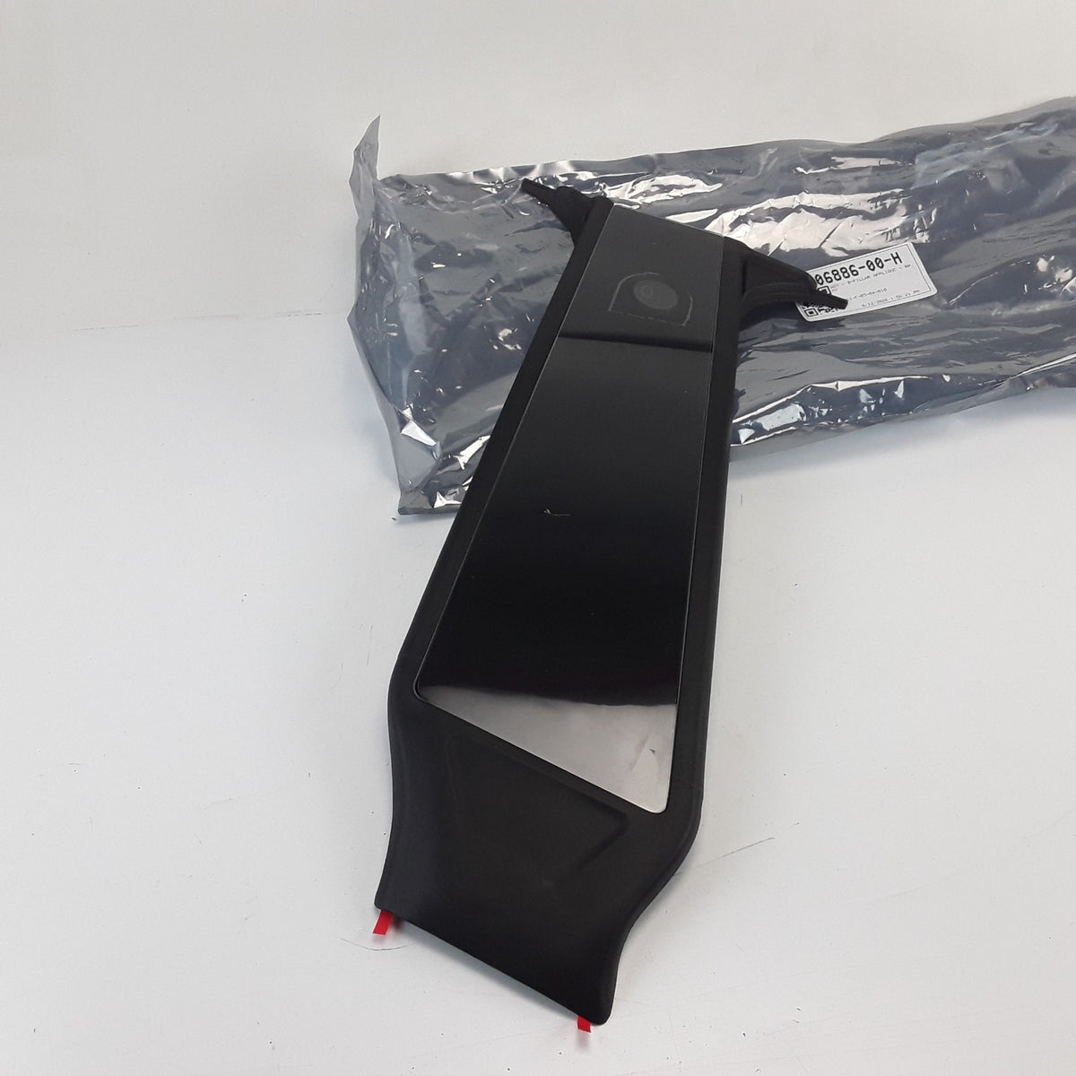 Model Y 2020-2025 RH B-Pillar Door Applique 1506886-00-H Genuine OEM