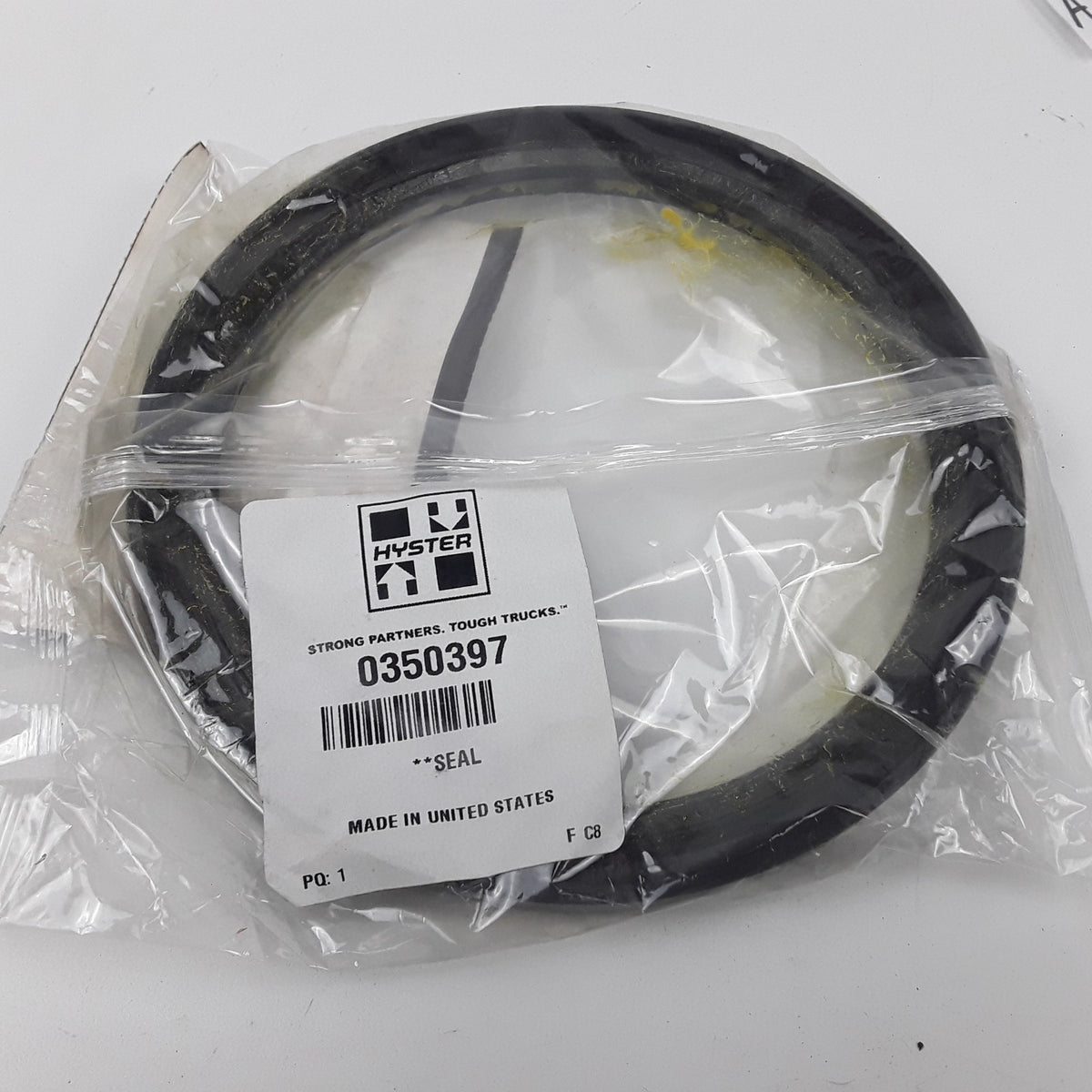 Rear Oil Seal Fits Forklift H700B, H80E, H100E, H300B, S150A, S125A, H70C, H60C