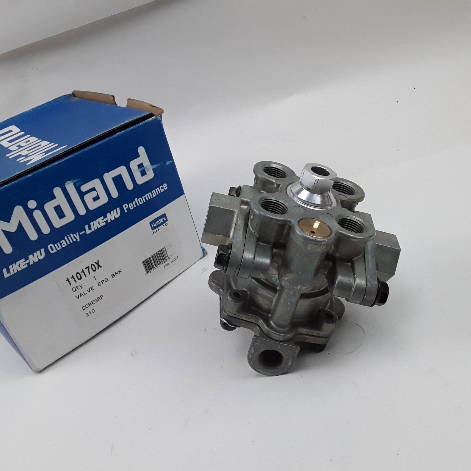 Haldex 110170X - Trailer Brake Control Valve 3/8" Supply/Delivery 1/2" Reservoir