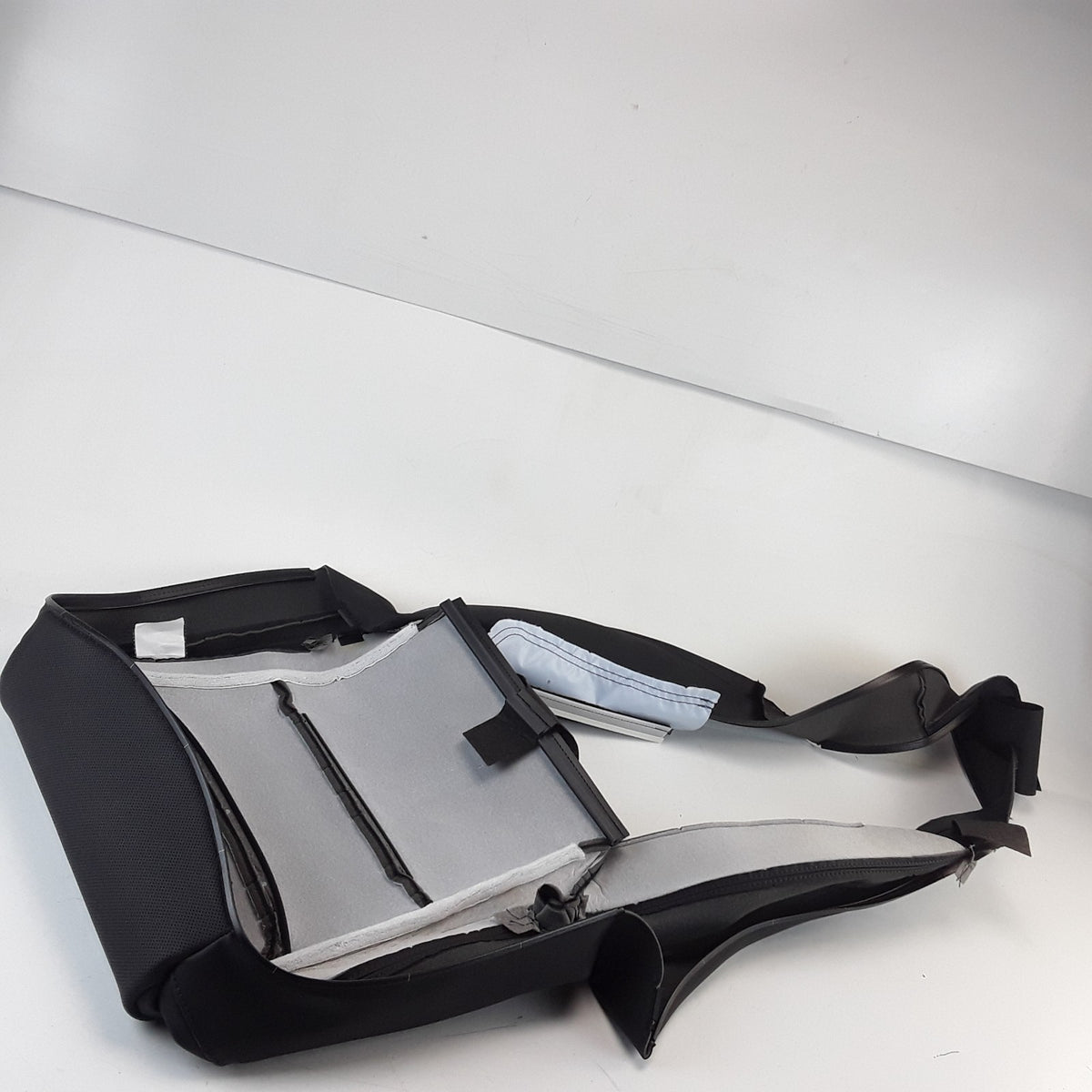 2117952-06-A LH Longrange Black 2nd Row Monopost Seat Cover Tesla Model X 21-25