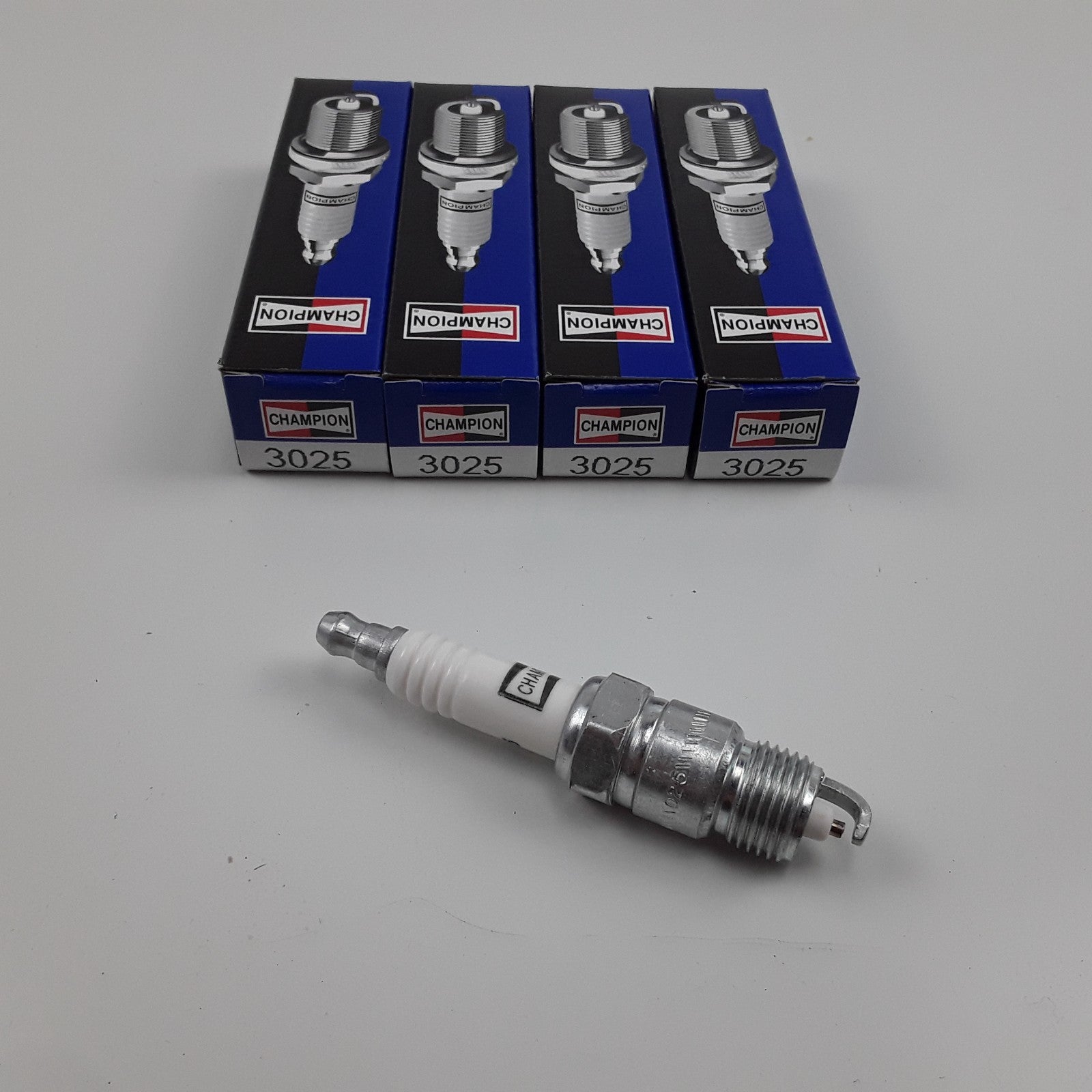 Champion 3025 Spark Plugs Pack of 4 For Heavy Duty High Performance Car & Truck