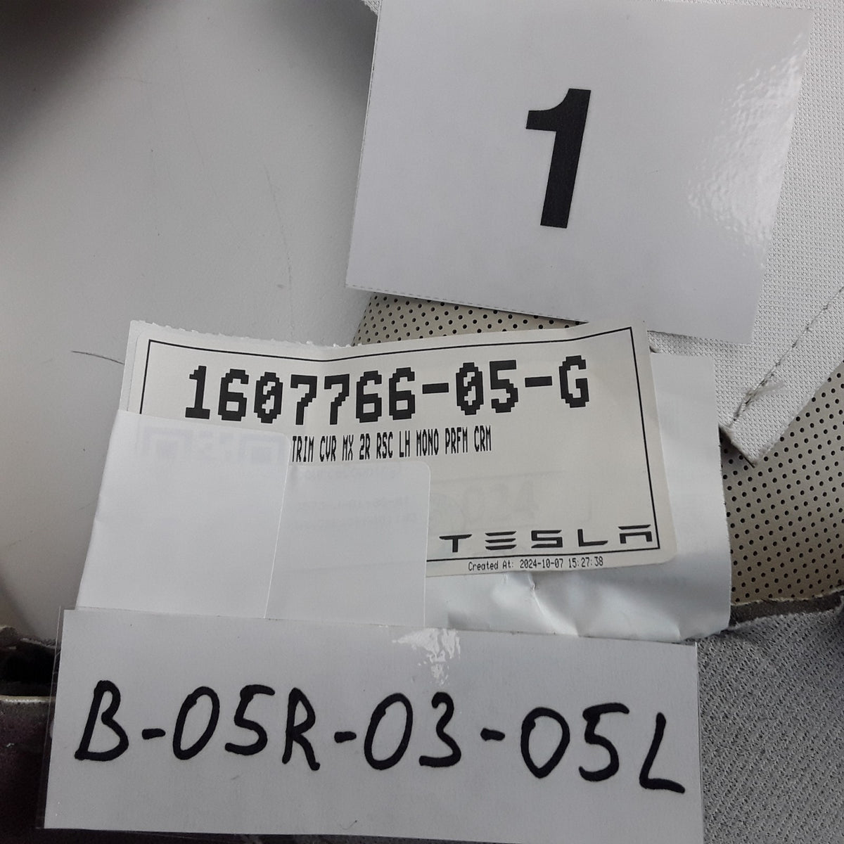 2ND ROW Monopost Seat Cover LH PERFORMANCE CREAM For Tesla Model X 1607766-05-G