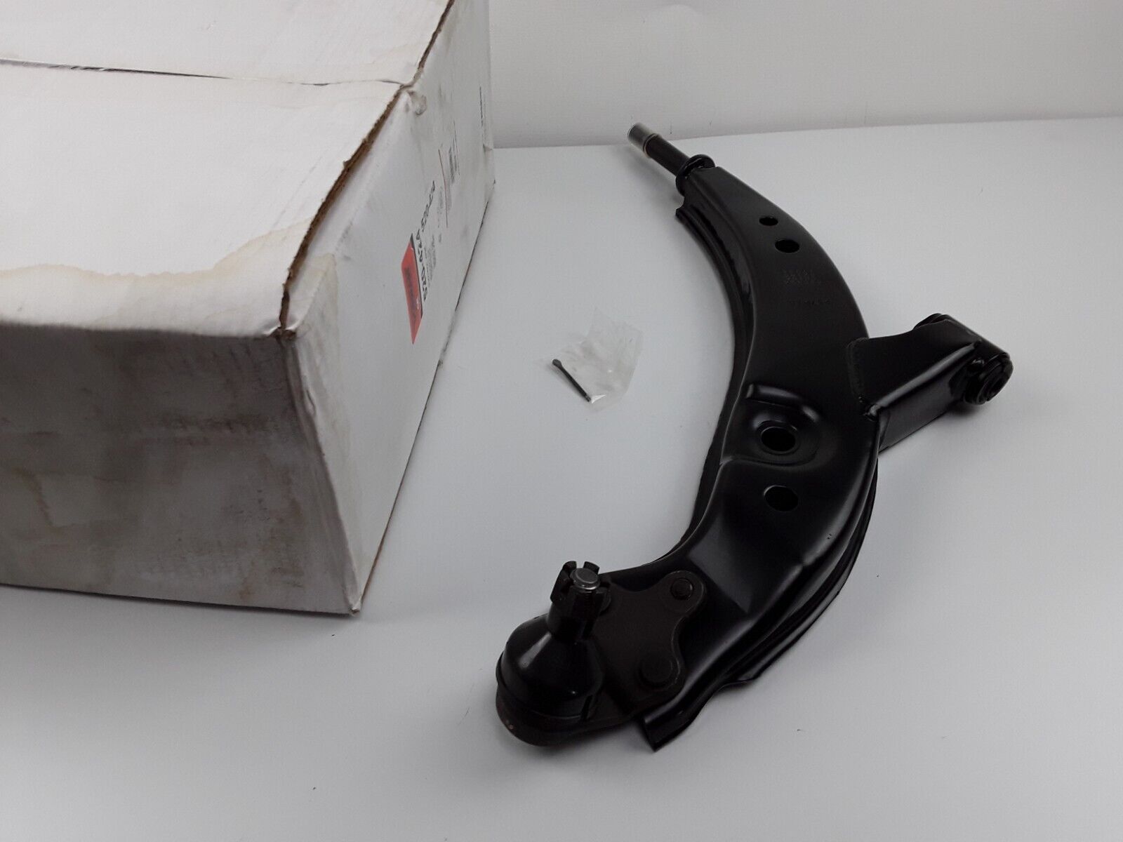 Suspension Control Arm and Ball Joint Assy Front Right Lower for Nova,Corolla - HotCarParts