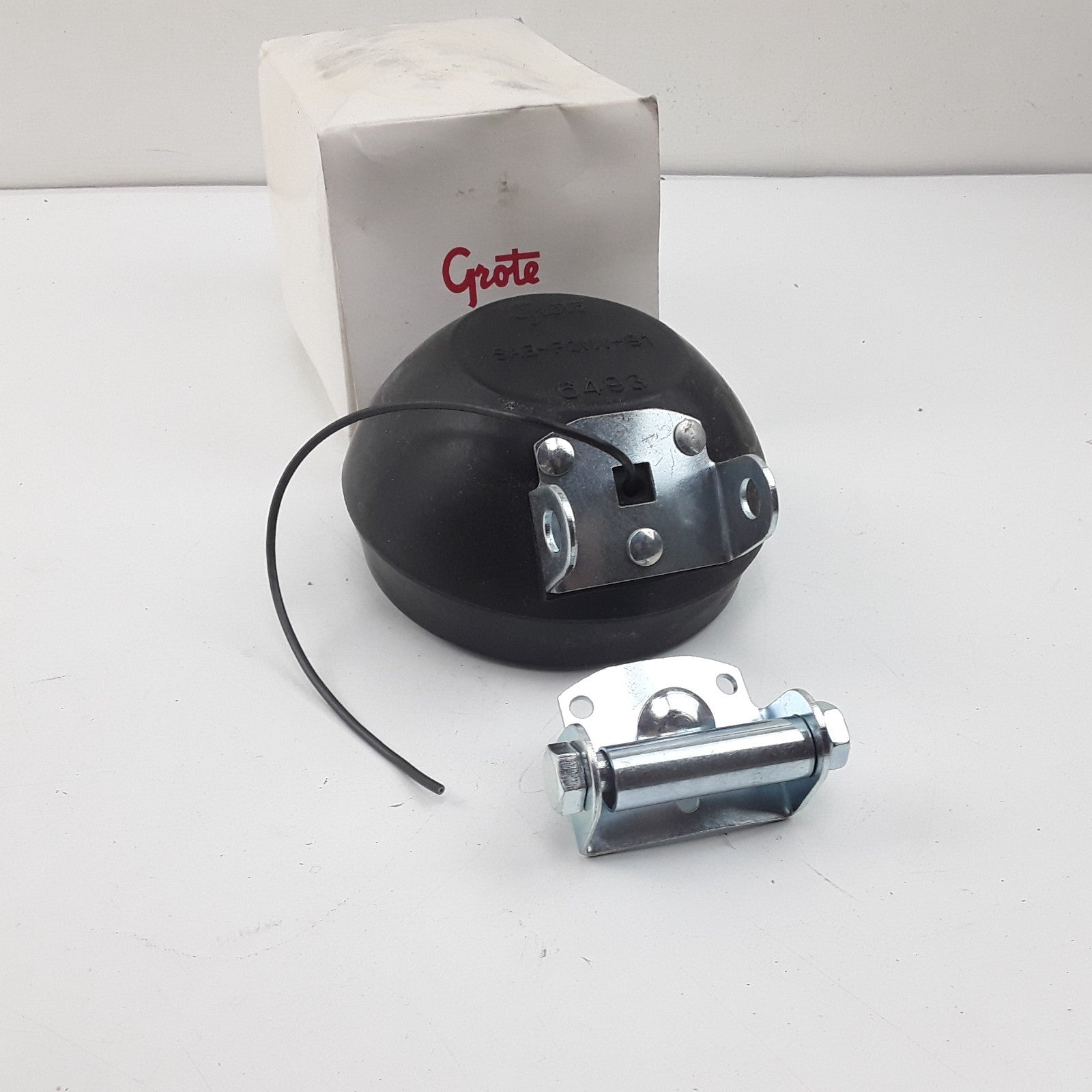 Grote 64991 6493 Vehicle-Mounted Work Light For Parlamprubber Tractor / Utility