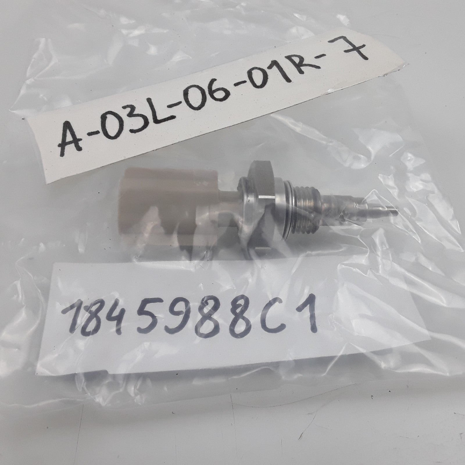 (EGT) Sensor Assembly Fits Ford F-250 F-350 F-450 F-550 Super Duty (2008-2010)