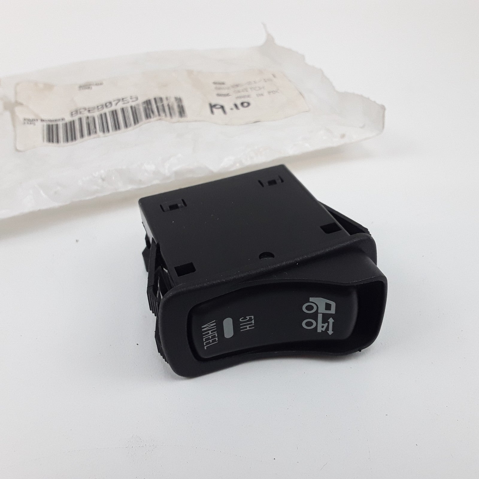 Wheel Control Switch Button 82280755 Fits 2013-2018 Mack CXU613 5th Fifth
