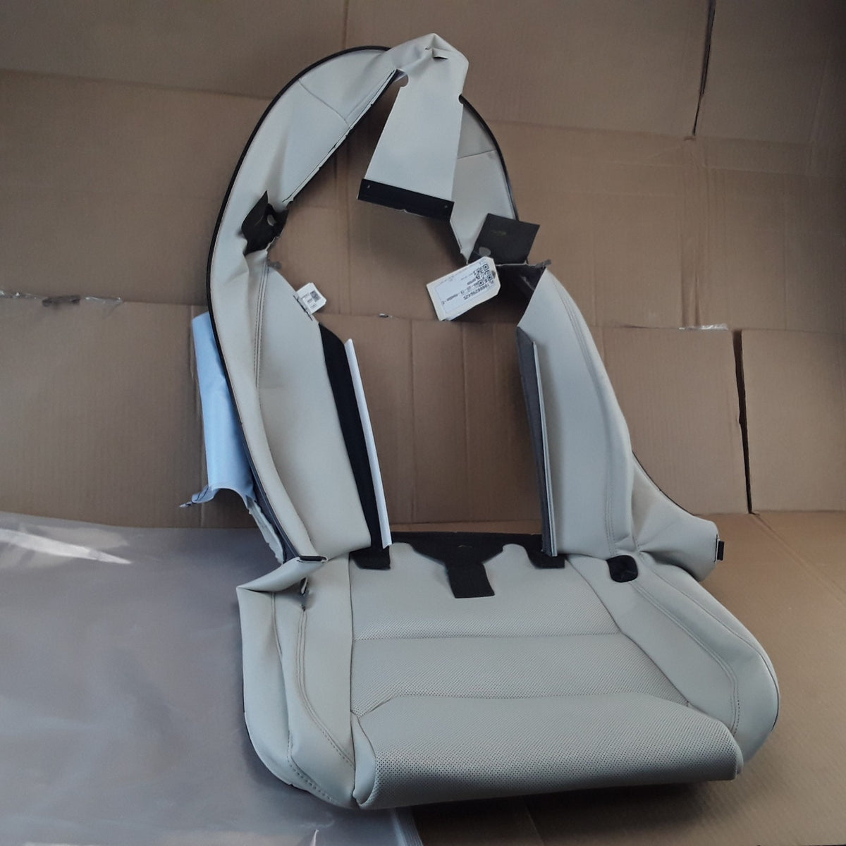 2117953-05-A Right Longrange Cream 2nd Row Monopost Seat Cover For Tesla Model X