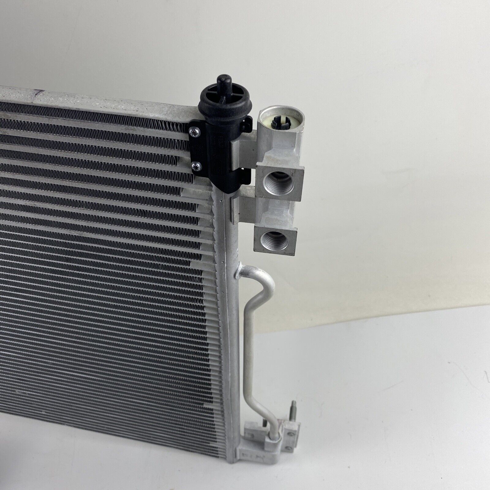 GENUINE OEM Motorcraft YJ-564 A/C Condenser BW7Z-19712-A FAST SHIPPING - HotCarParts