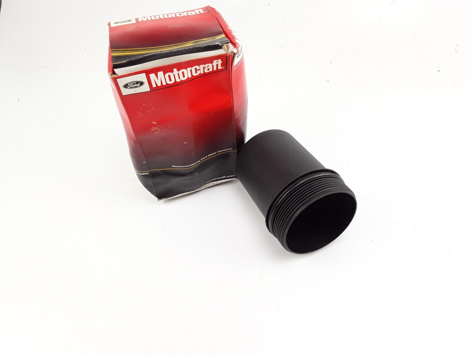 Engine Oil Filter Cover Motorcraft 2004 2005 2006 2007 For Ford E-350 Super Duty - HotCarParts