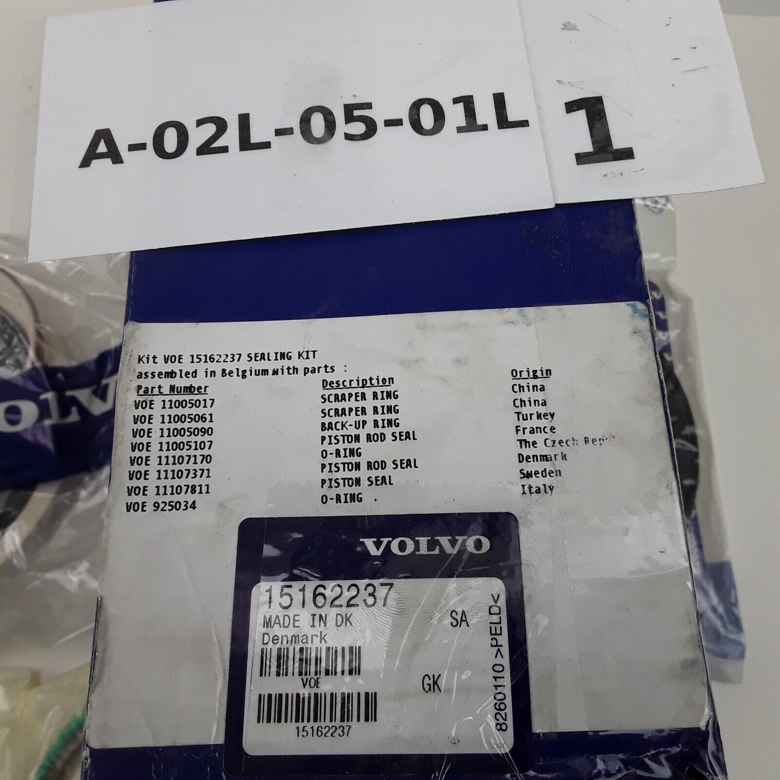 OEM Volvo 15162237 , 11709965 Sealing Kit Tilt Cylinder L70E, L70F, L70G , L70H