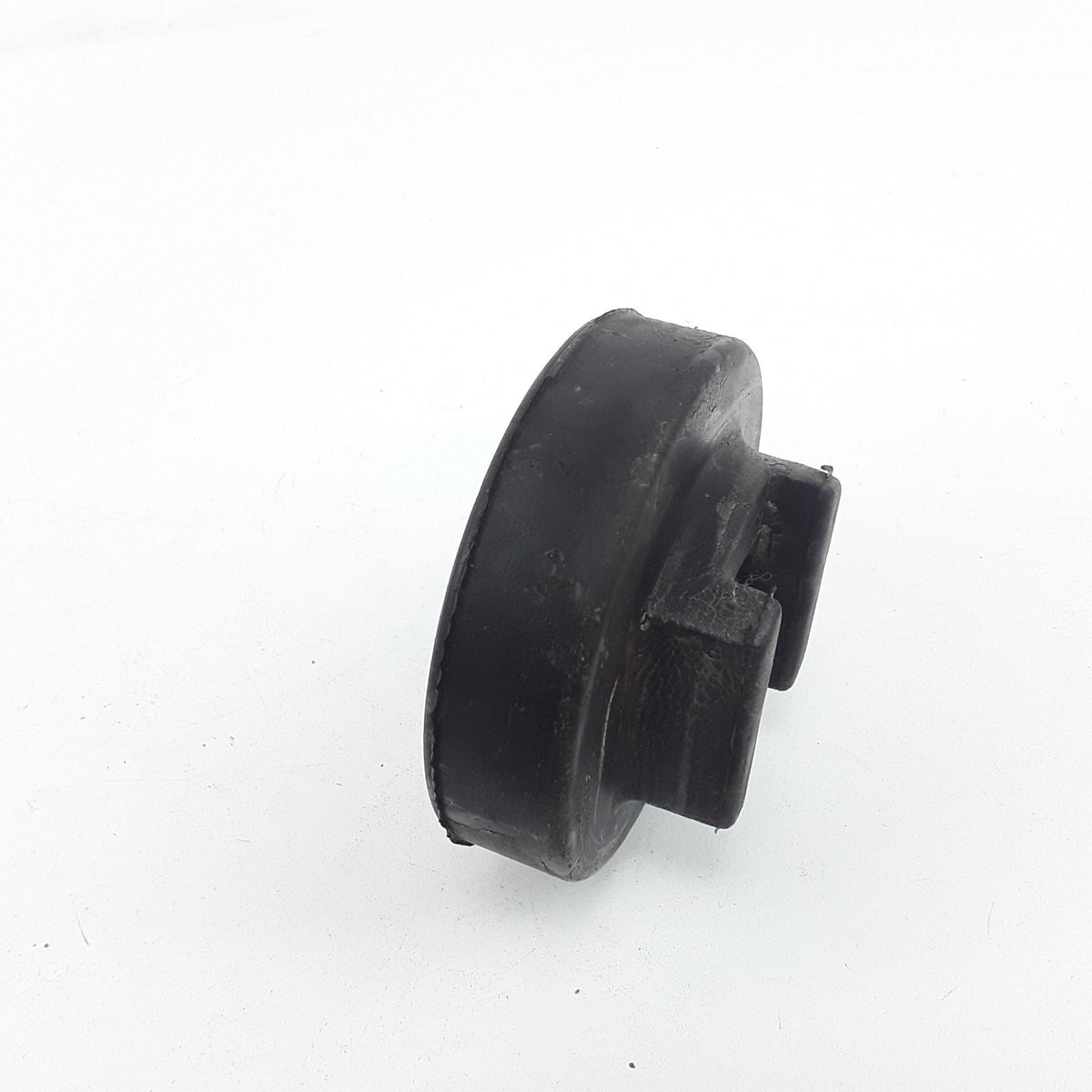 Volvo 1665322 Rubber Cushion Radiator Mount Bushing Fits Volvo Trucks