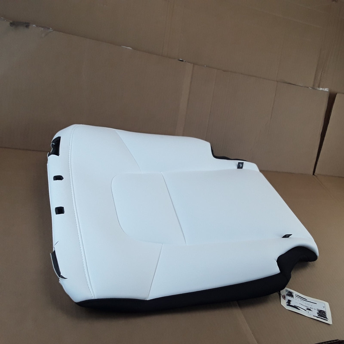 1963393-02-A LH White ISO Flag 2nd Row Seatback Cover Assembly For Tesla Model Y
