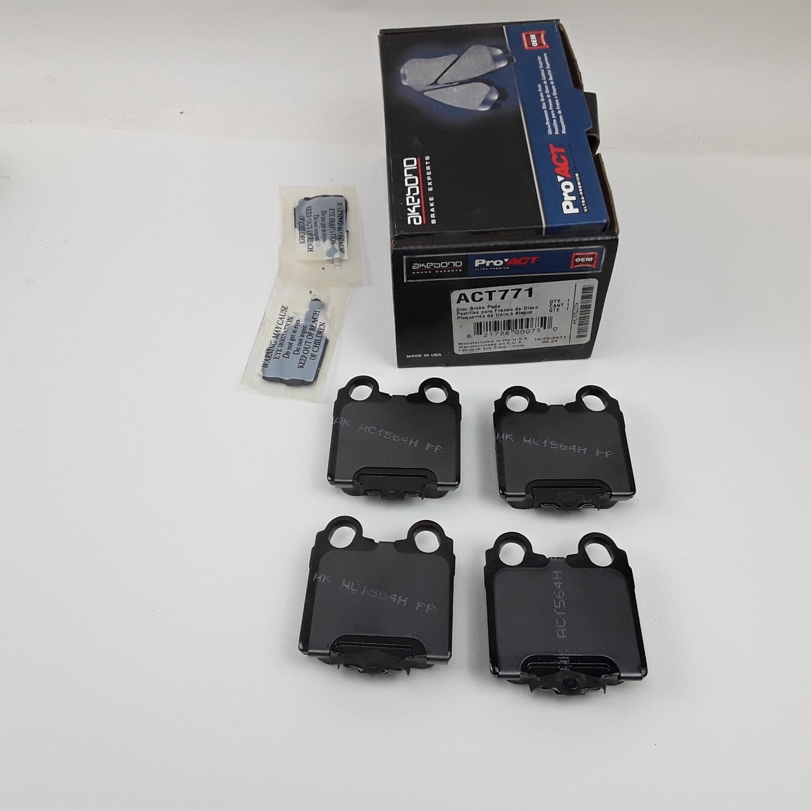 Akebono Rear Disc Brake Pad Fits Lexus SC430 IS300 GS430 GS400 GS300 1998-2010