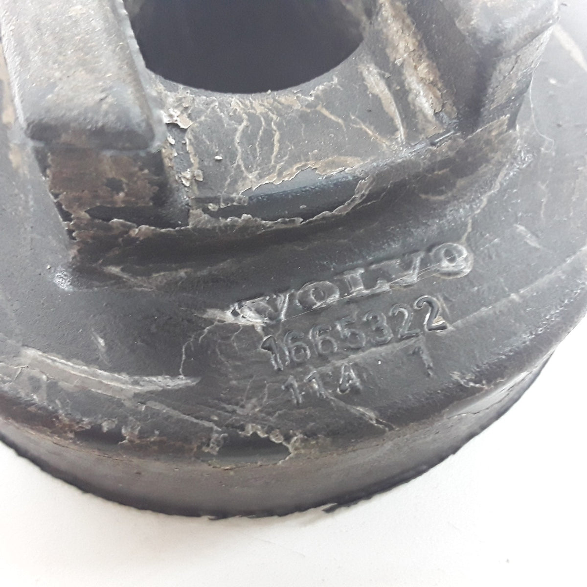 Volvo 1665322 Rubber Cushion Radiator Mount Bushing Fits Volvo Trucks