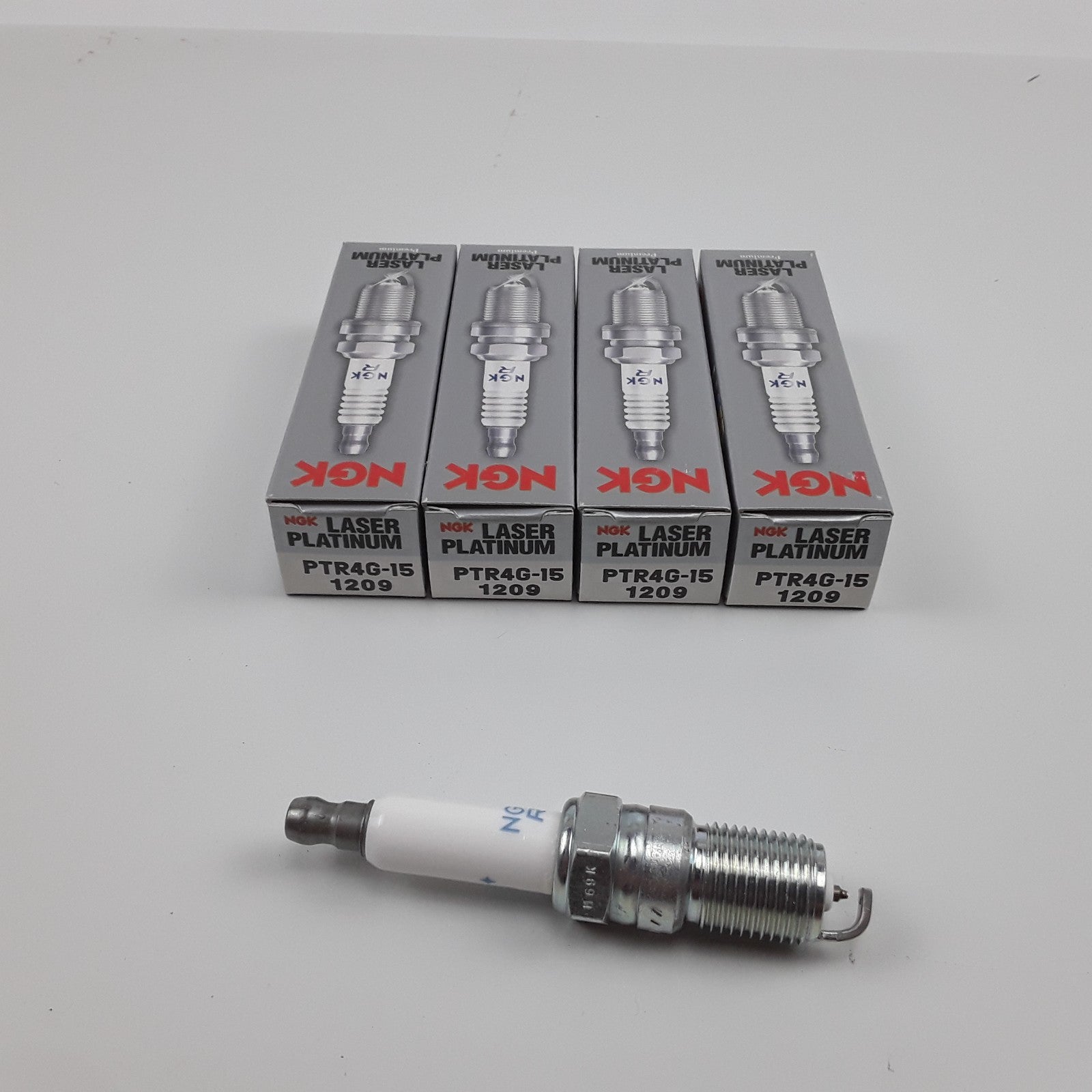 4 Spark Plug Fits Chevrolet C2500 1996 1997 1998 1999 GMC C6500 Topkick 2000