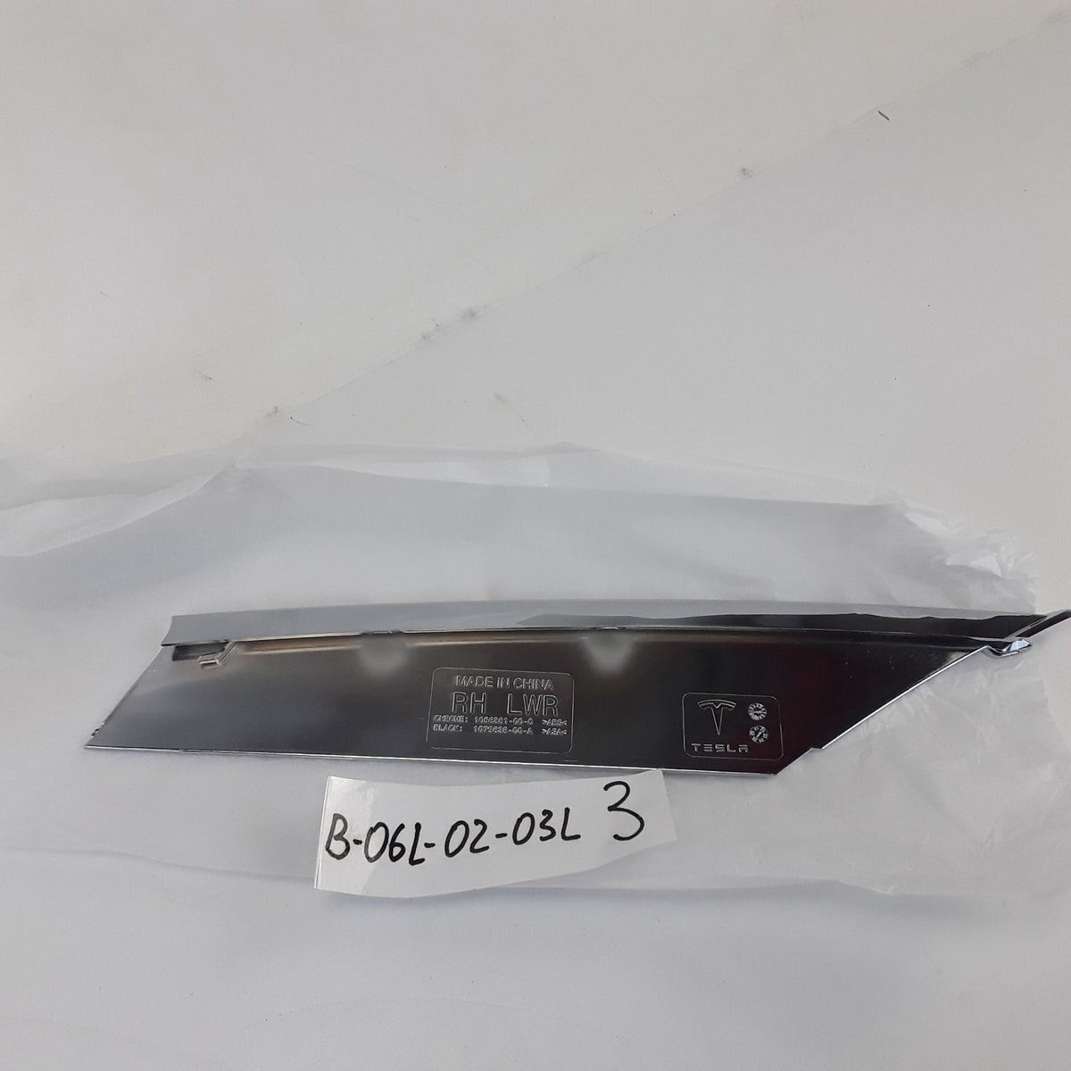 For Tesla Model S 2016-2021 RH Front Fog Light Lower Spear Trim 1056381-00-C OEM