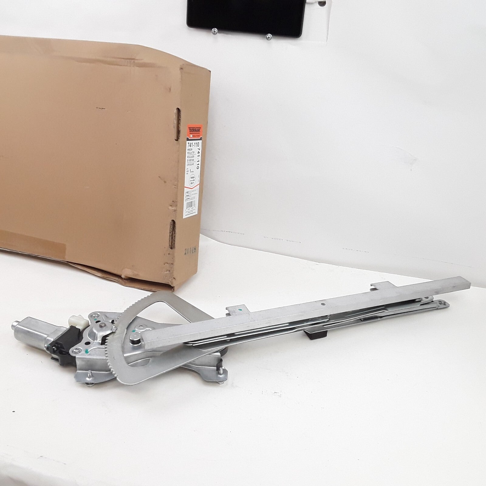 Dorman 741-110 Front Left Power Window Motor & Motor Fits Saturn SC1 SC2 1997-02