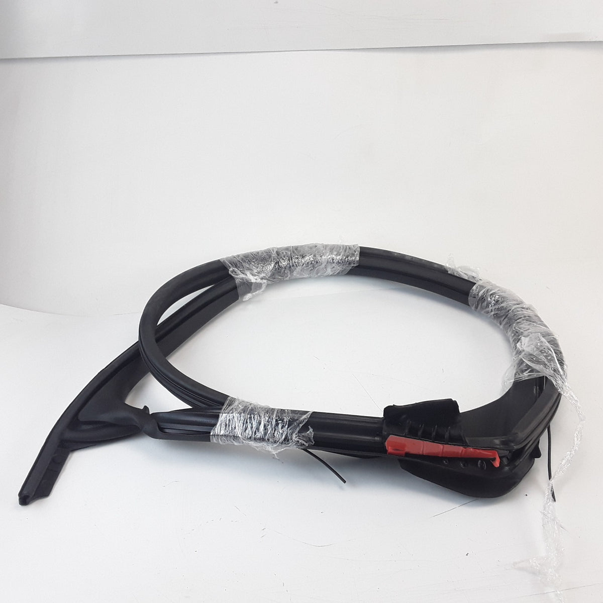 NEW 21-25 OEM Tesla Model S Front Right Passenger Door Rubber Seal 1606733-00-E