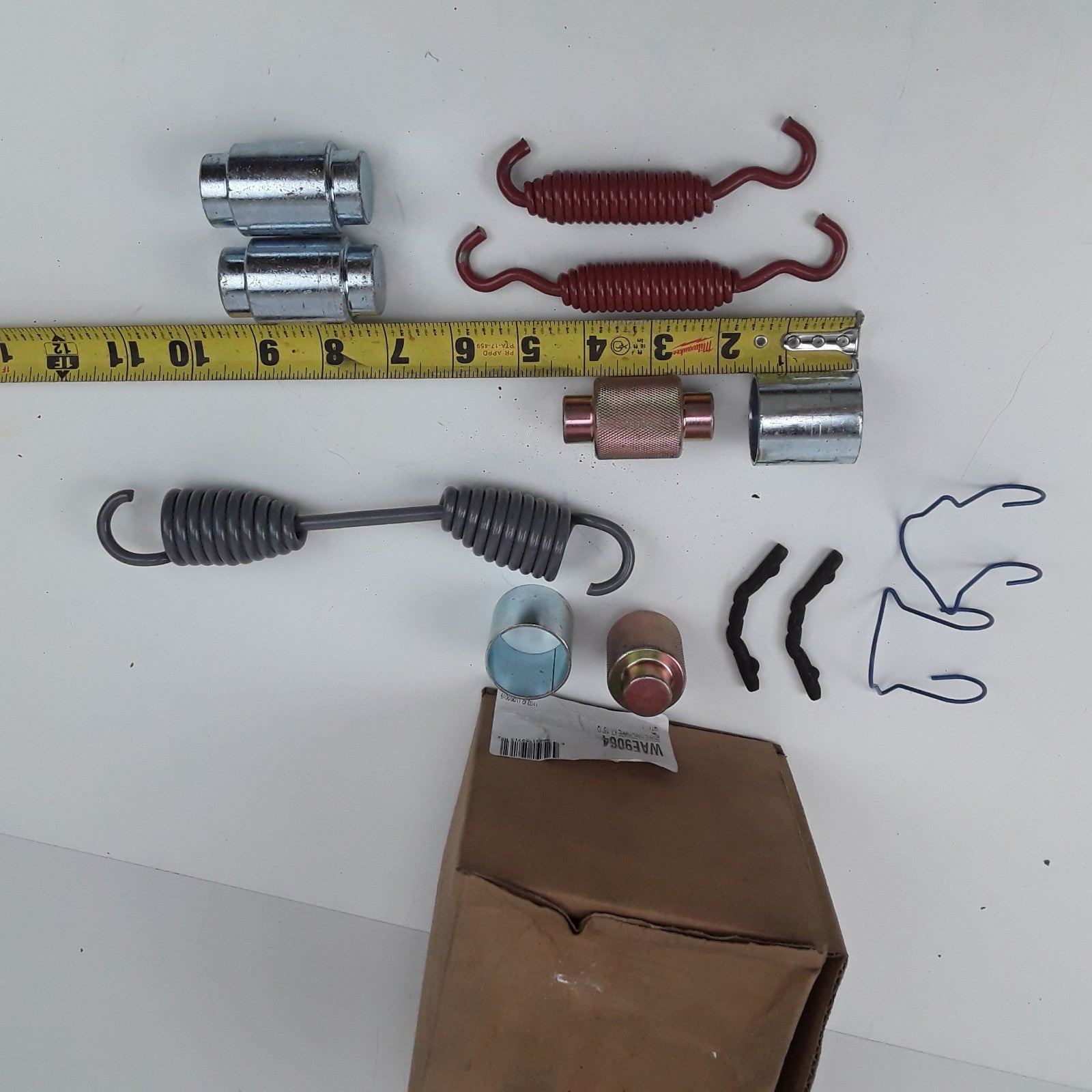 World American WAE9064 - Drum Brake Shoe Kit - for 15 in. Diameter, Q Brake