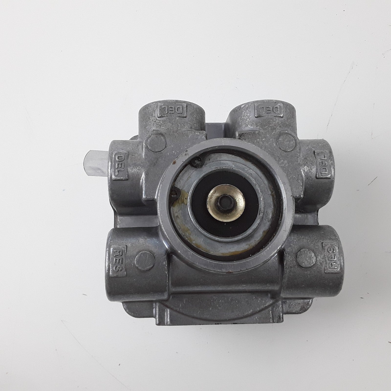 Air Brake Relay Valve 1/2" Supply & Delivery 1/4" Control 4.6 PSI Crack Pressure