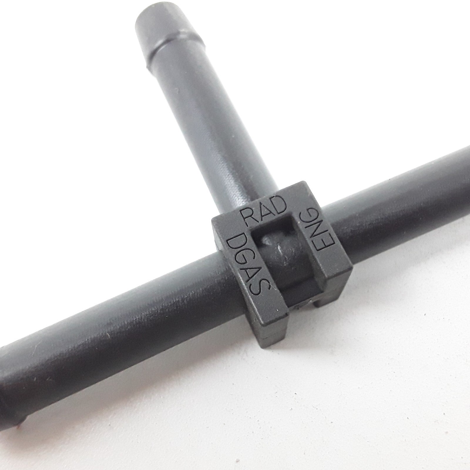 International 6086066C2 Air Brake Air Line Tee Hose Connector For Navistar Truck