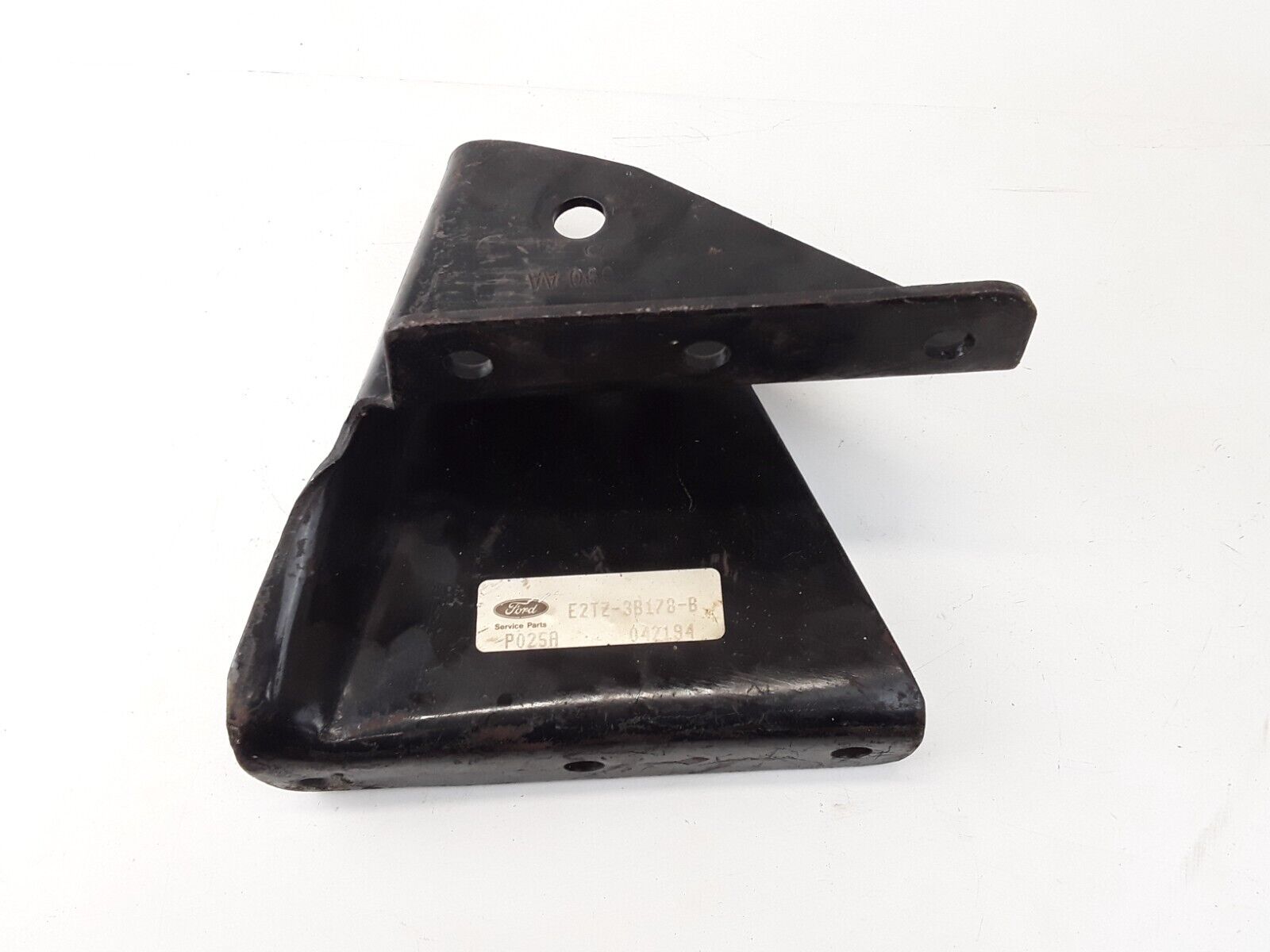 Ford E150 E250 E350 84-91 Econoline Club Wagon Mount Bracket Axle Pivot Bracket - HotCarParts