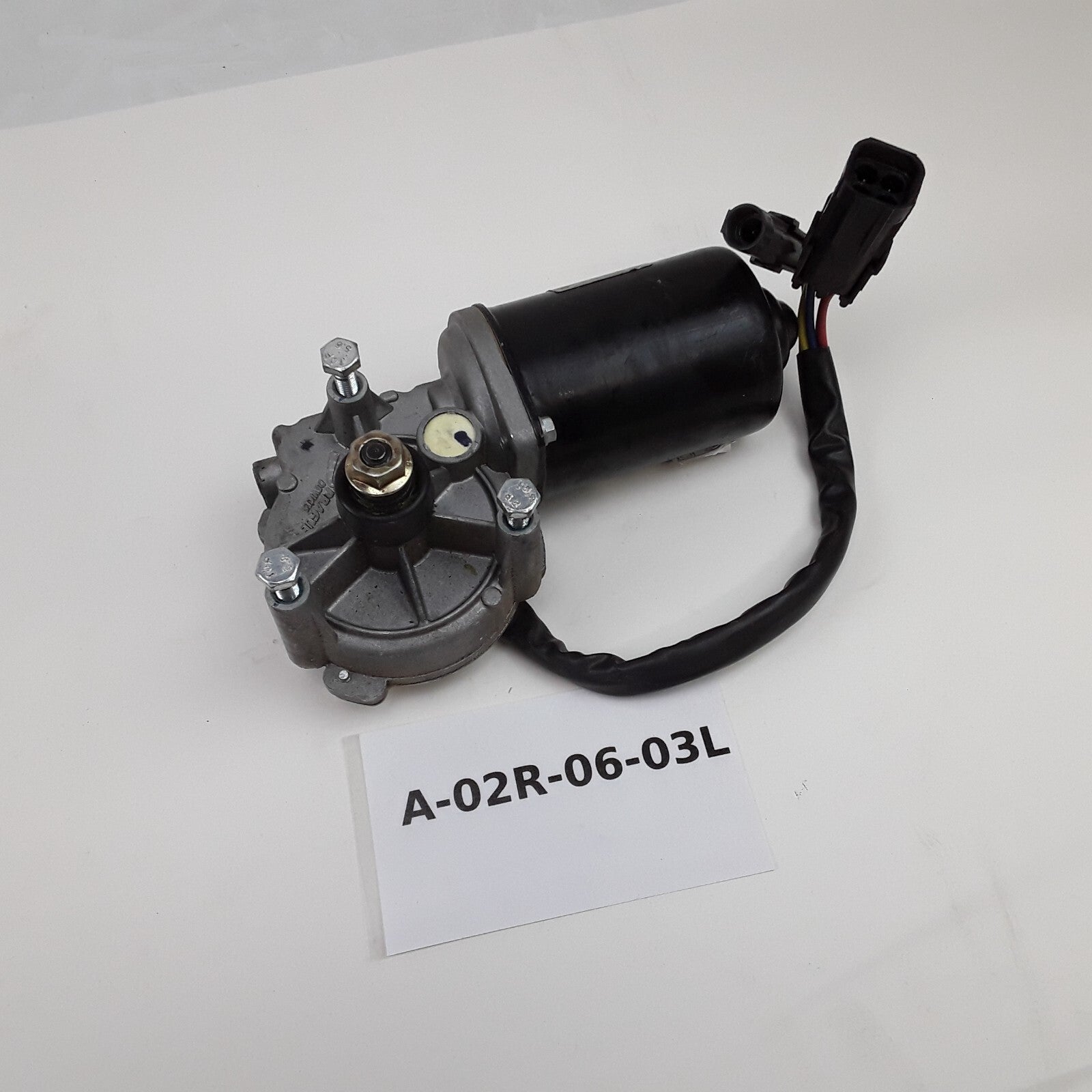 Mack 82716004 12 VDC Right Passenger or Left Driver Side Windshield Wiper Motor