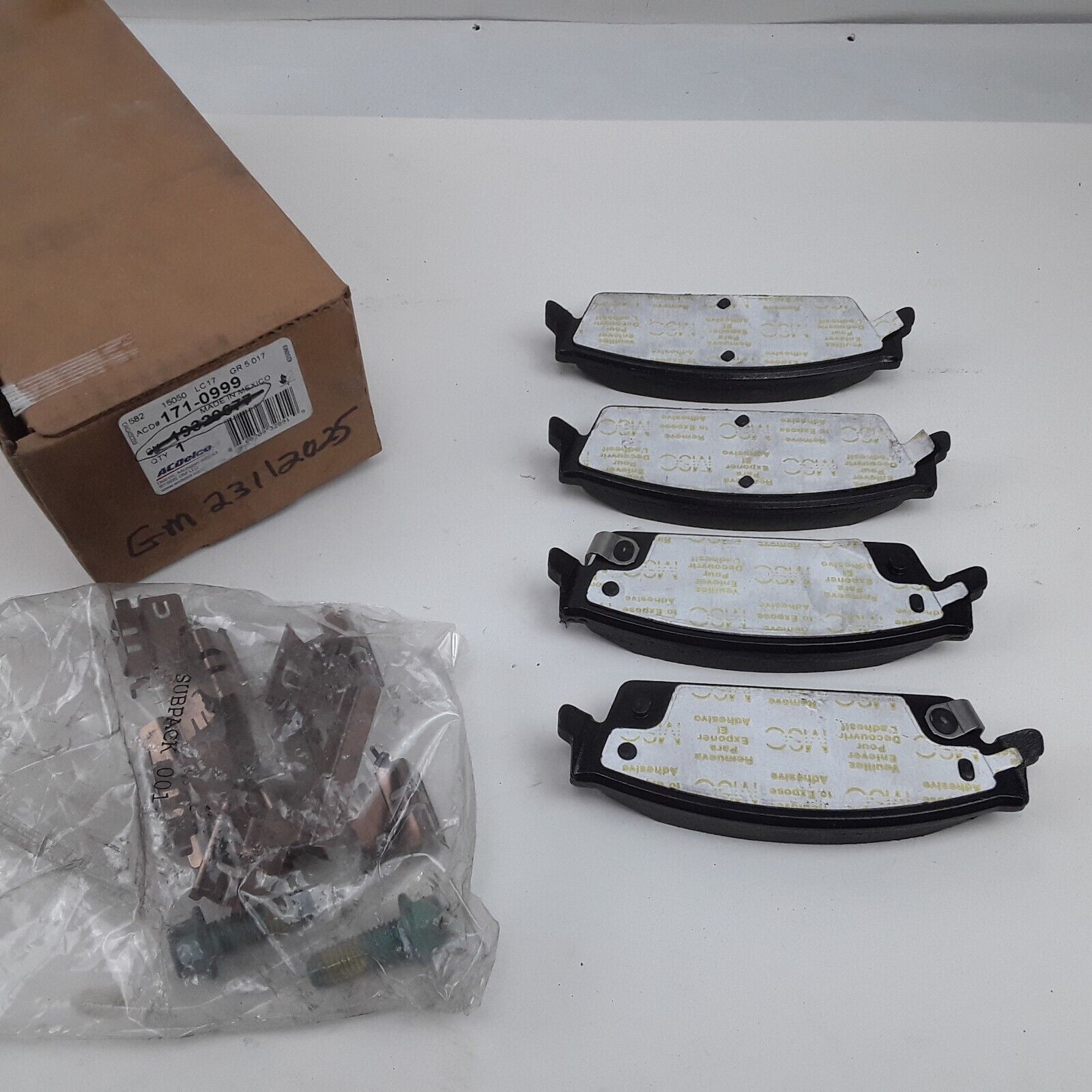 OEM Rear Ceramic Brake Pad Kit For Cadillac Escalade, Chevrolet Silverado,Sierra