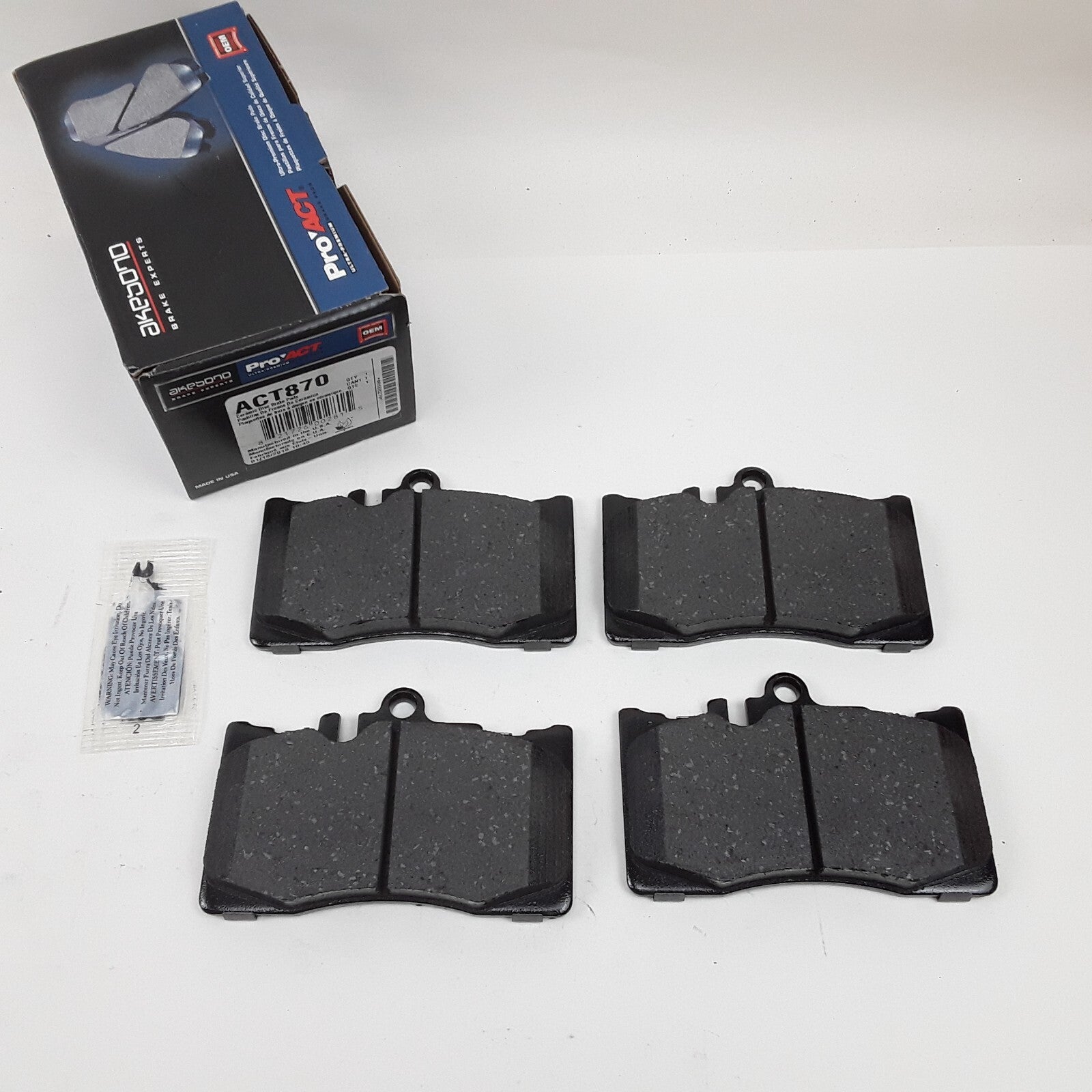 Akebono ACT870 Front Ceramic Disc Brake Pad Set Fits Lexus LS430 2001 2002-2006