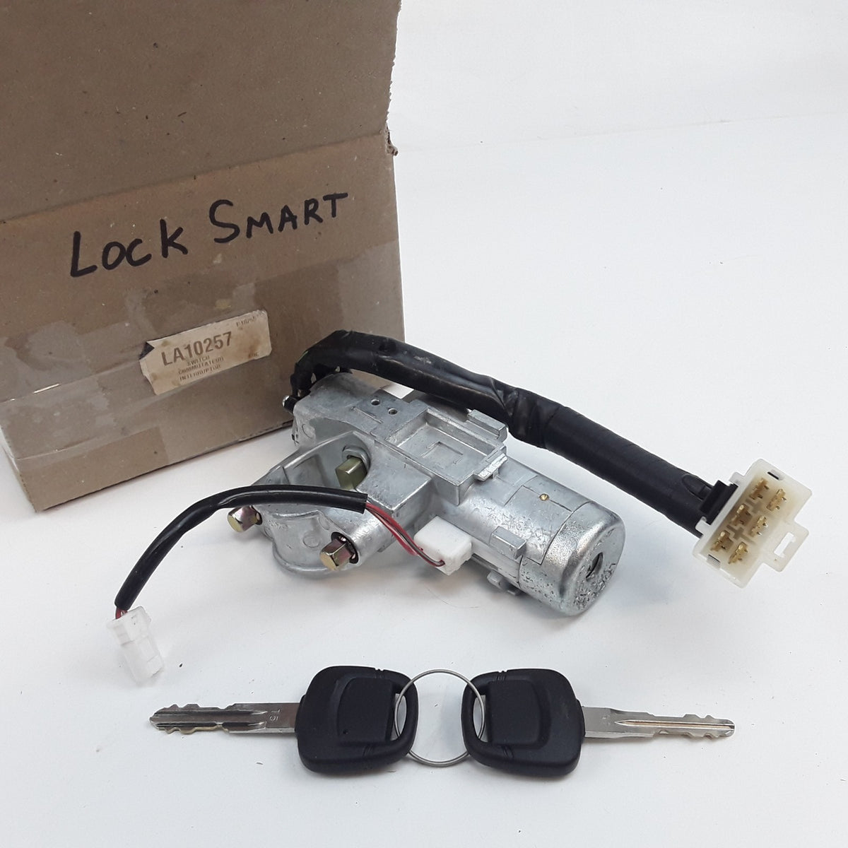 Locksmart LA10257 Ignition Switch with Lock Cylinder For Nissan Altima 2000-2001