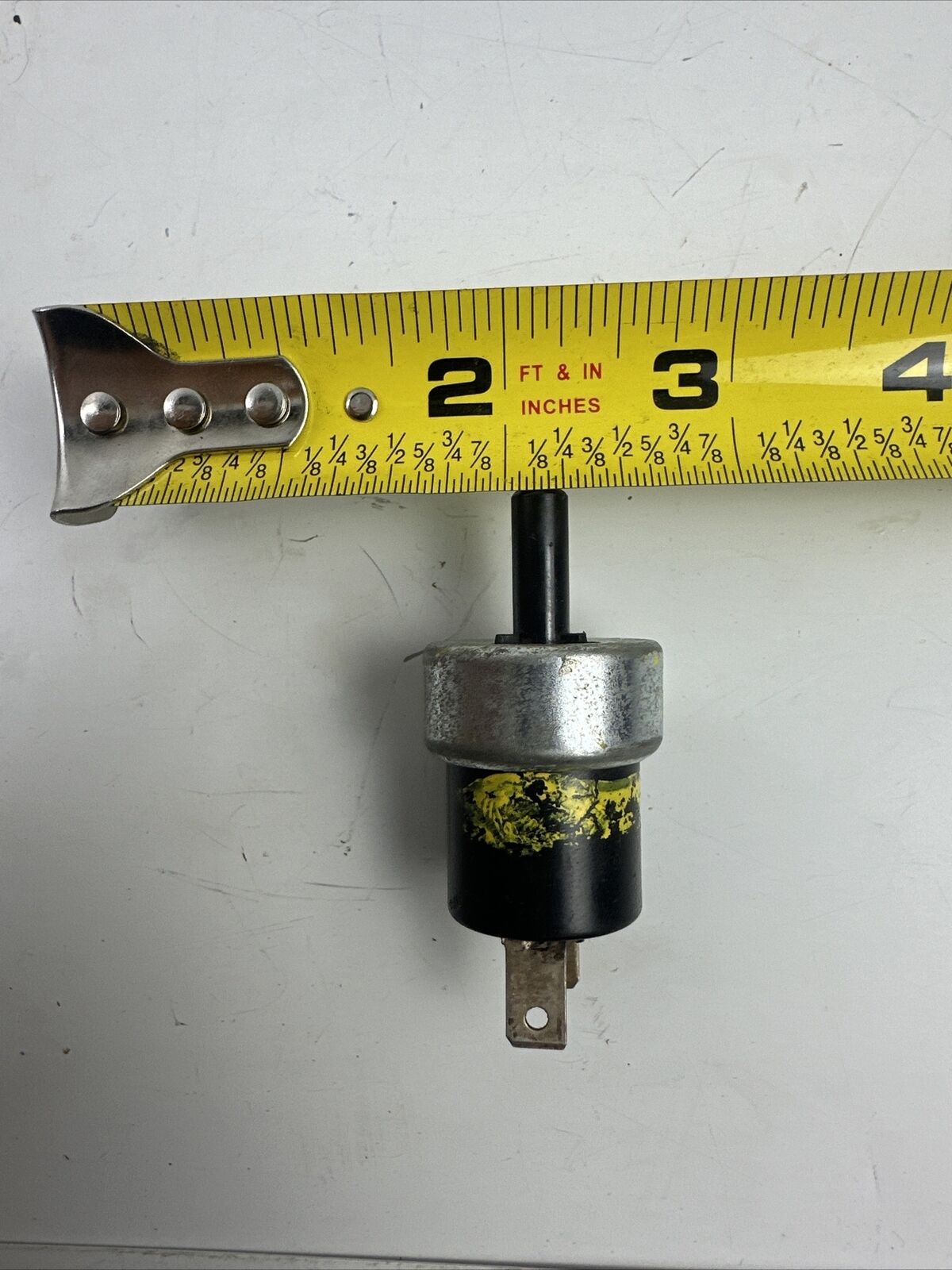 GENUINE INTERNATIONAL NAVISTAR 2021374C1 SWITCH PRESSURE SPCL 64 - 76 PSI OEM - HotCarParts