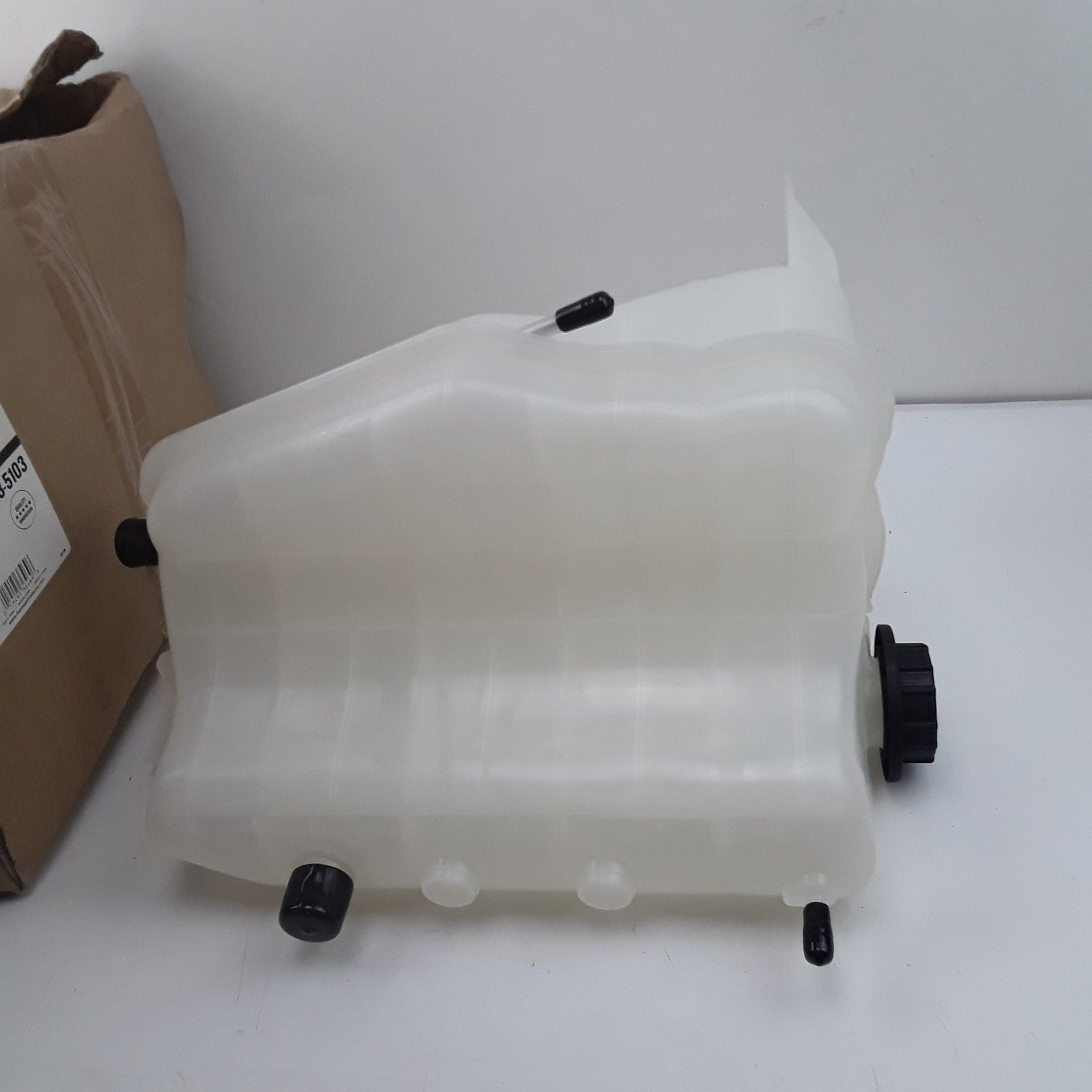 Front Engine Coolant Reservoir Fits International 5600i 5900i 9900i (2001-2013)