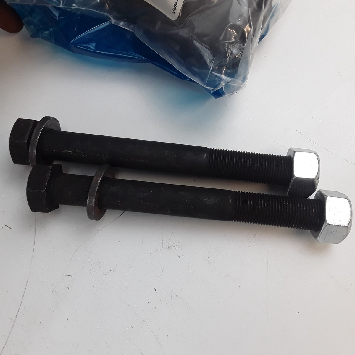Automann MFL4878 Shackle Kit 4-1/8in Center to Center For Freightliner Trucks