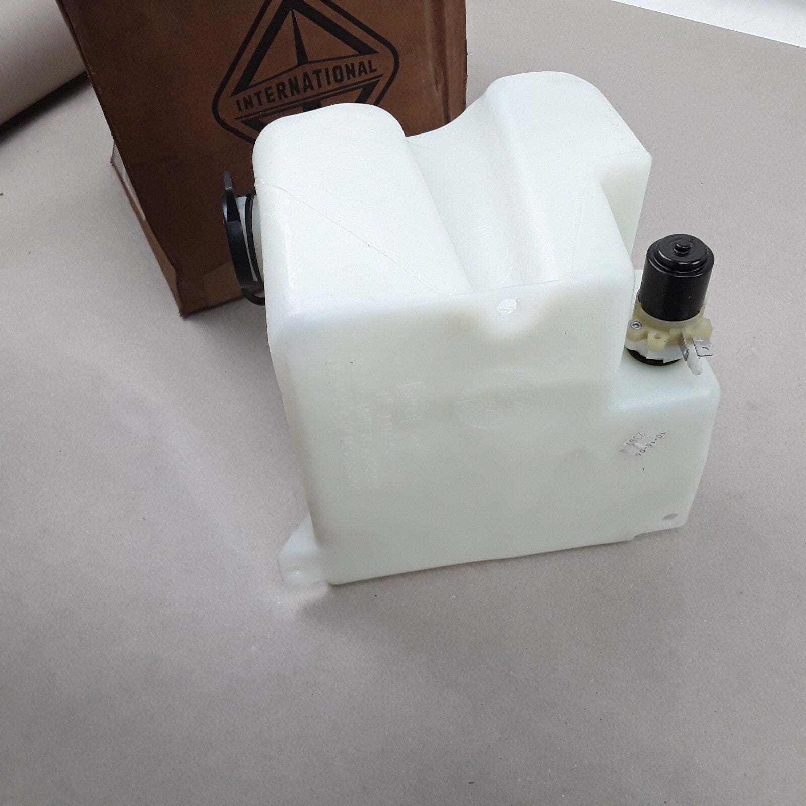 Windshield Washer Reservoir 468885C91 Fits International S2300 Trucks 1988