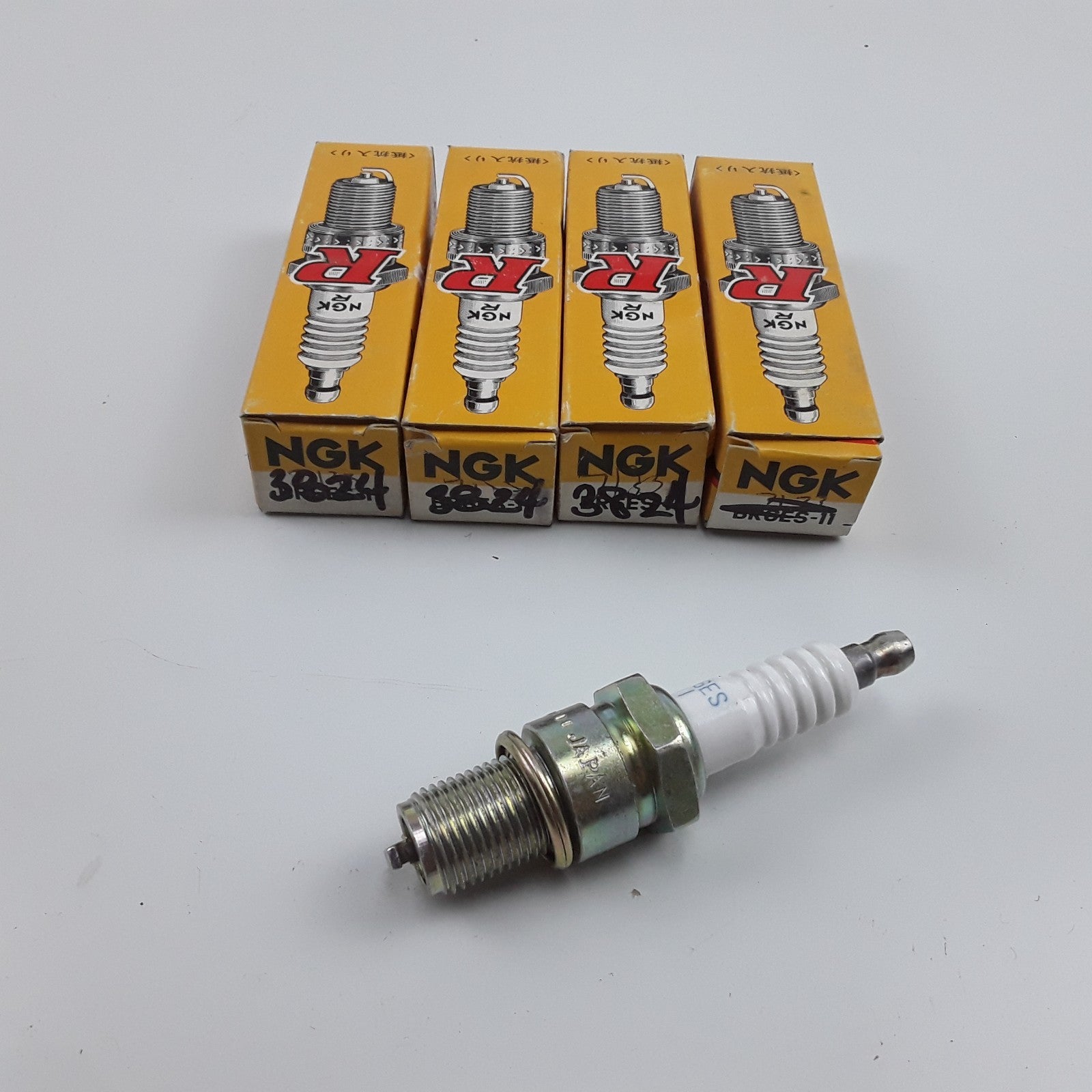 4-Pieces NGK 3824 Copper Spark Plug Fits Datsun 810 280ZX 280Z (1977 1978 1979)
