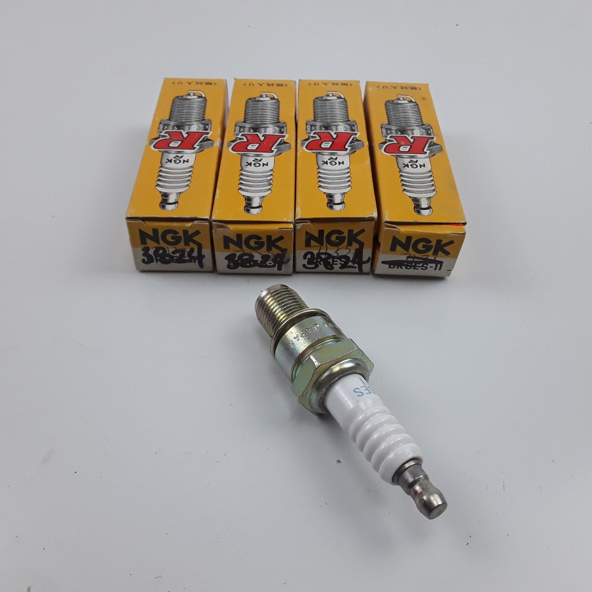 4-Pieces NGK 3824 Copper Spark Plug Fits Datsun 810 280ZX 280Z (1977 1978 1979)